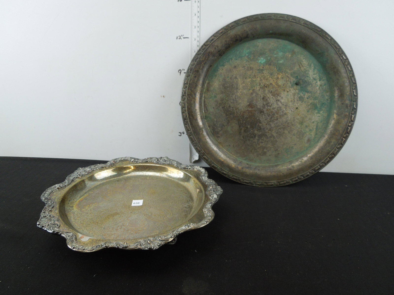 2 Decorative Trays Round (1 of 5)