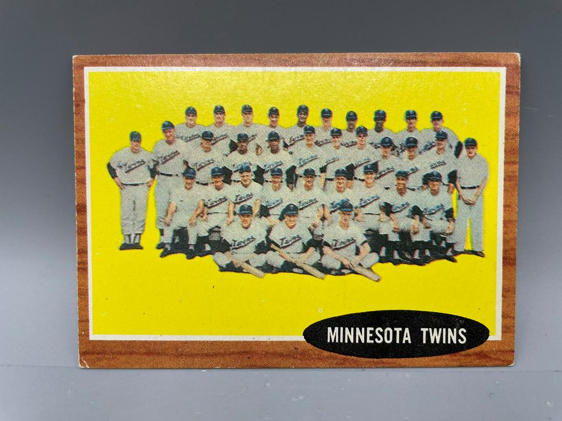 1962 Topps Minnesota Twins Team Card #584 - Short Print (1 of 2)