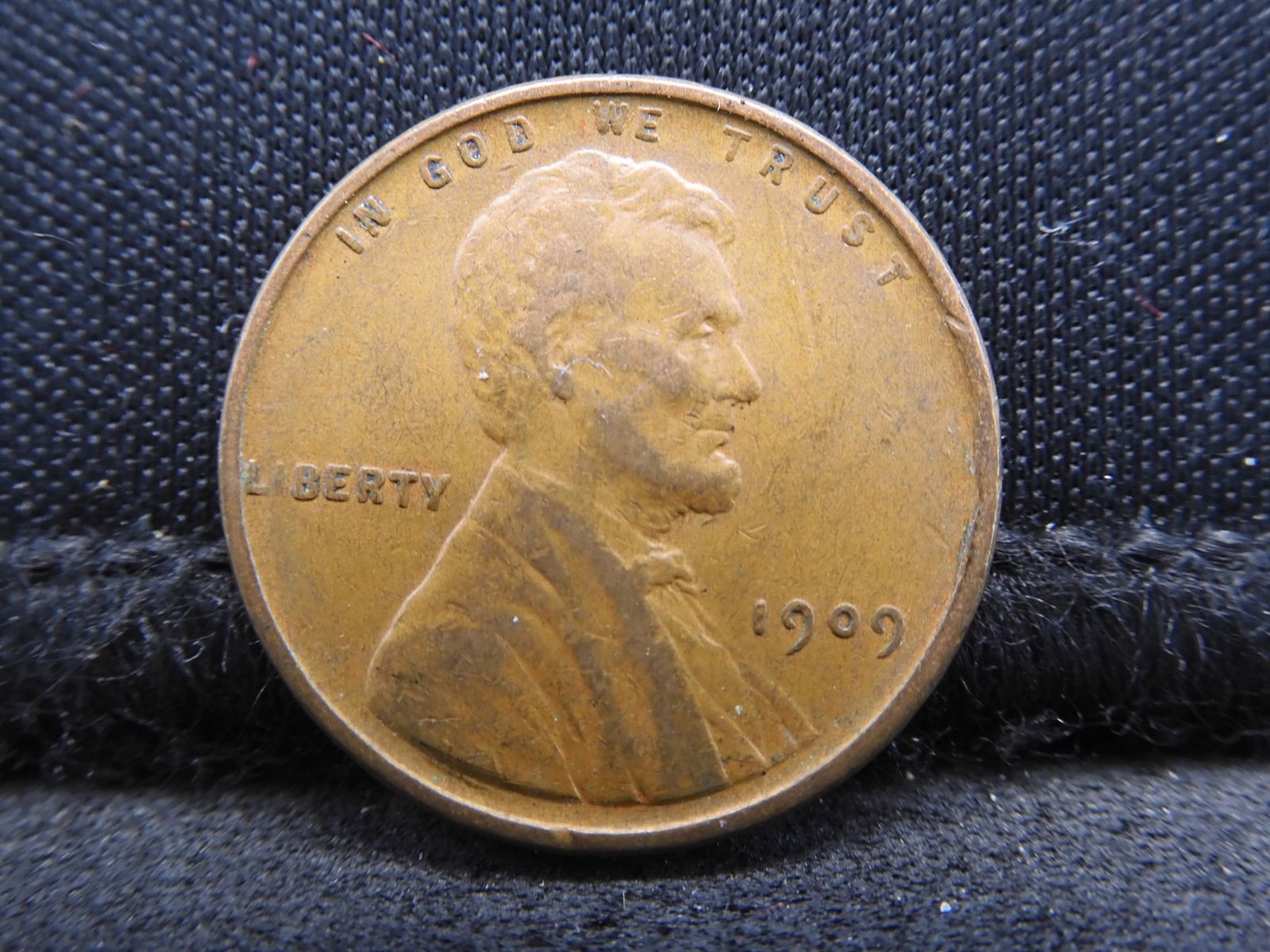 1909 Lincoln Wheat Cent - XF+ Condition (1 of 2)
