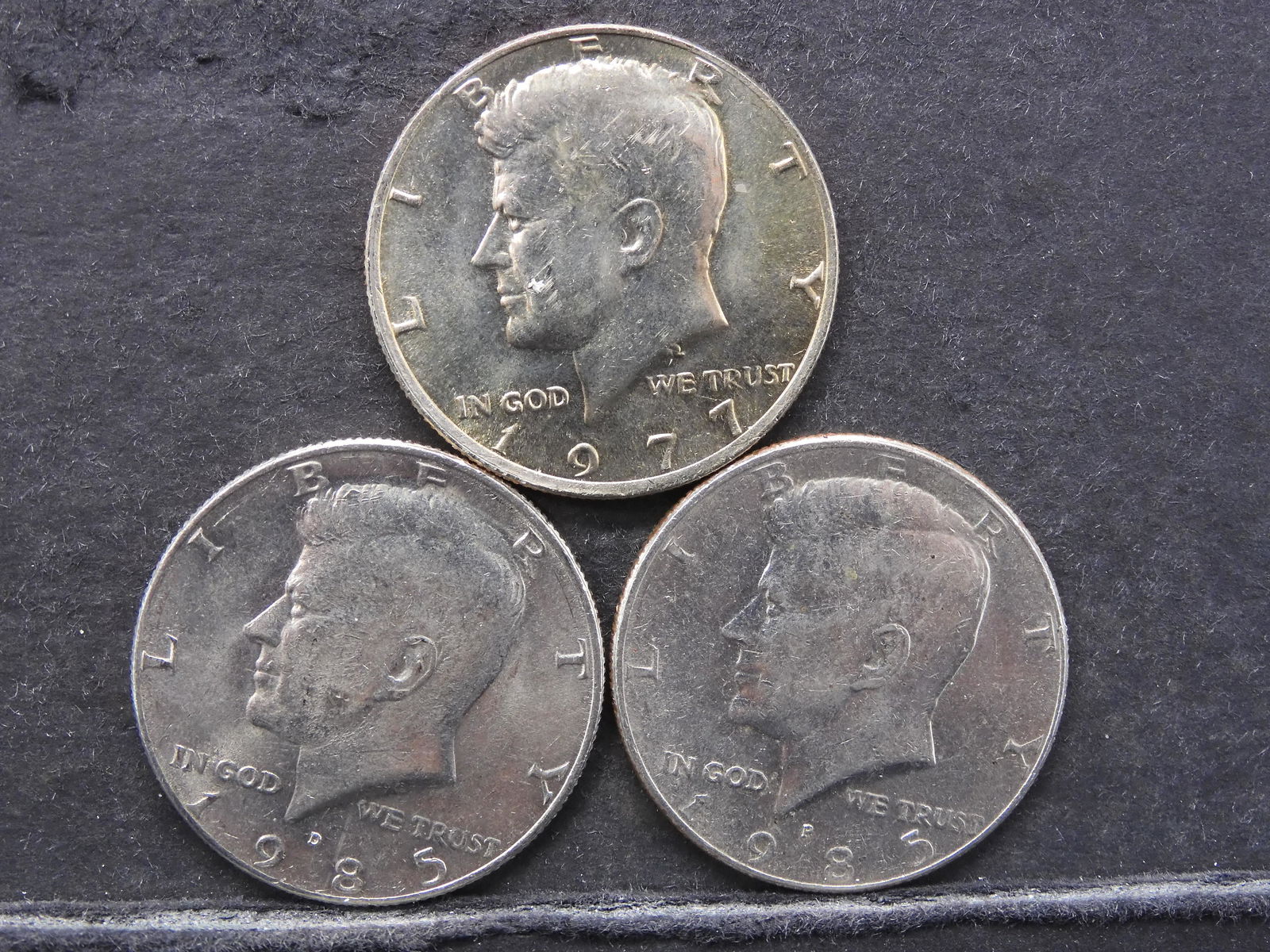 1985-P&D 1977 Kennedy Half Dollars Clad (1 of 2)