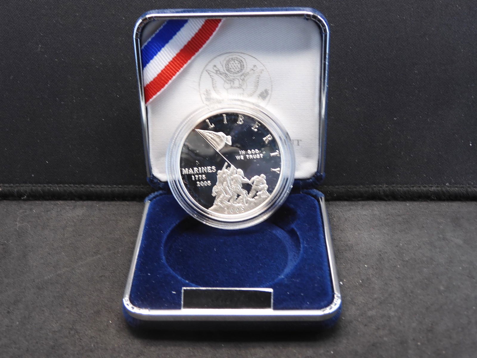 2005 U.S. Marines Proof Silver Dollar in Case (1 of 3)