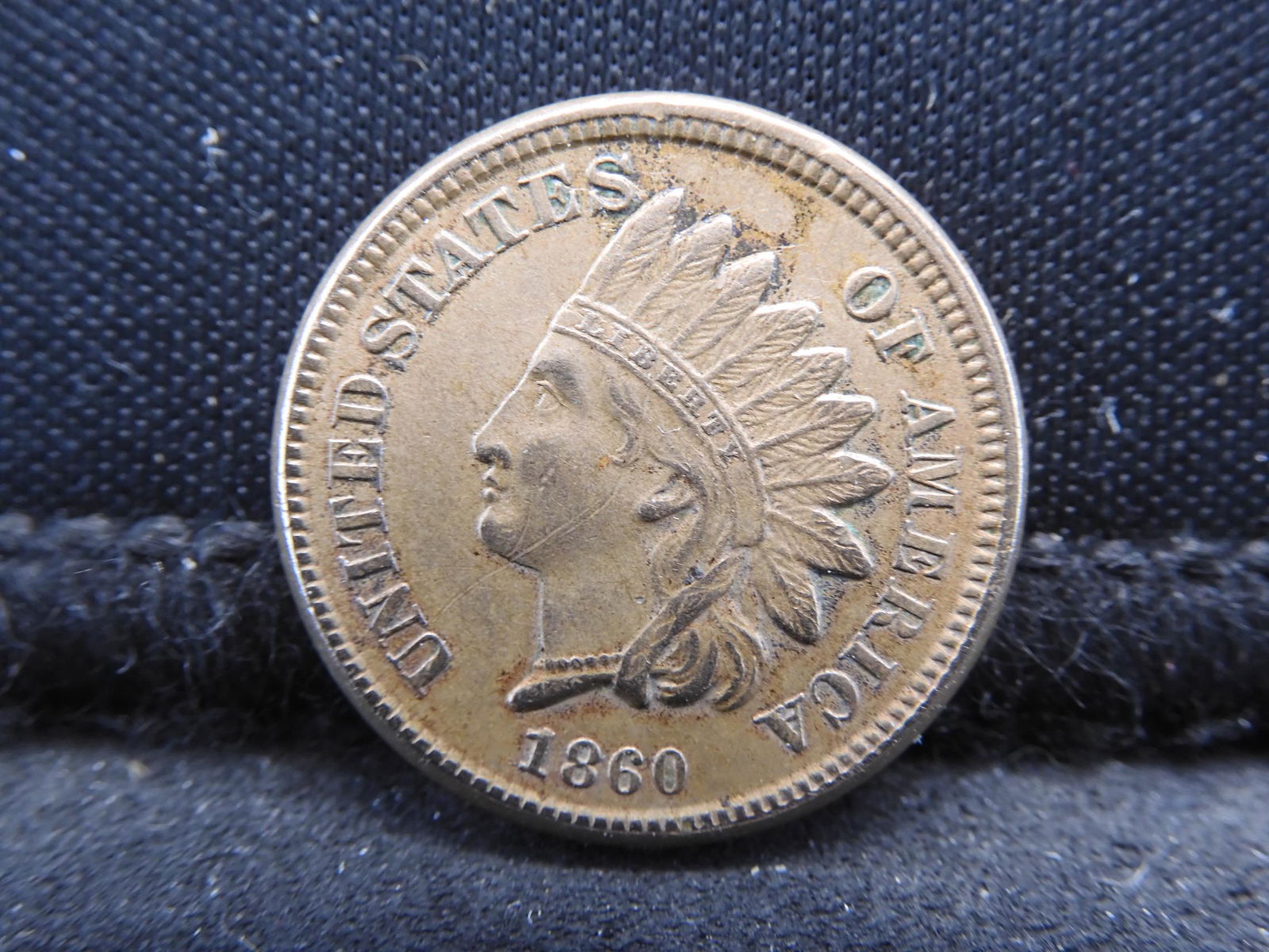 1860 copper nickel Indian Cent. AU detail. (1 of 3)