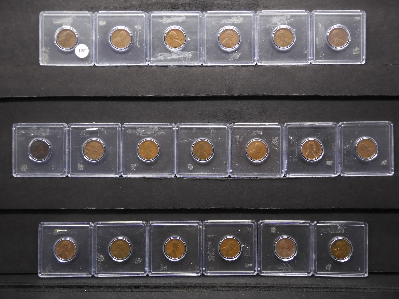 19 Lincoln Wheat Cents-Various Years-In Plastic Case (1 of 8)