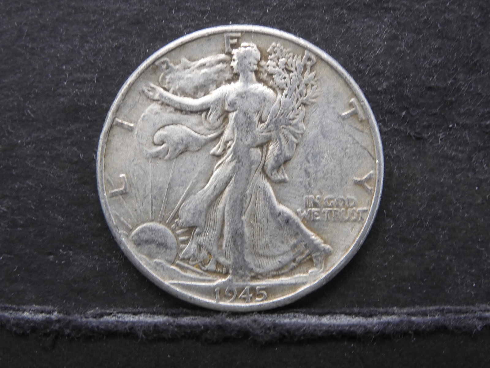 1945 SILVER (90%/WWII ERA/31 MILL) LIBERTY HALF: 1945 SILVER (90%/WWII ERA/31 MILL) LIBERTY HALF