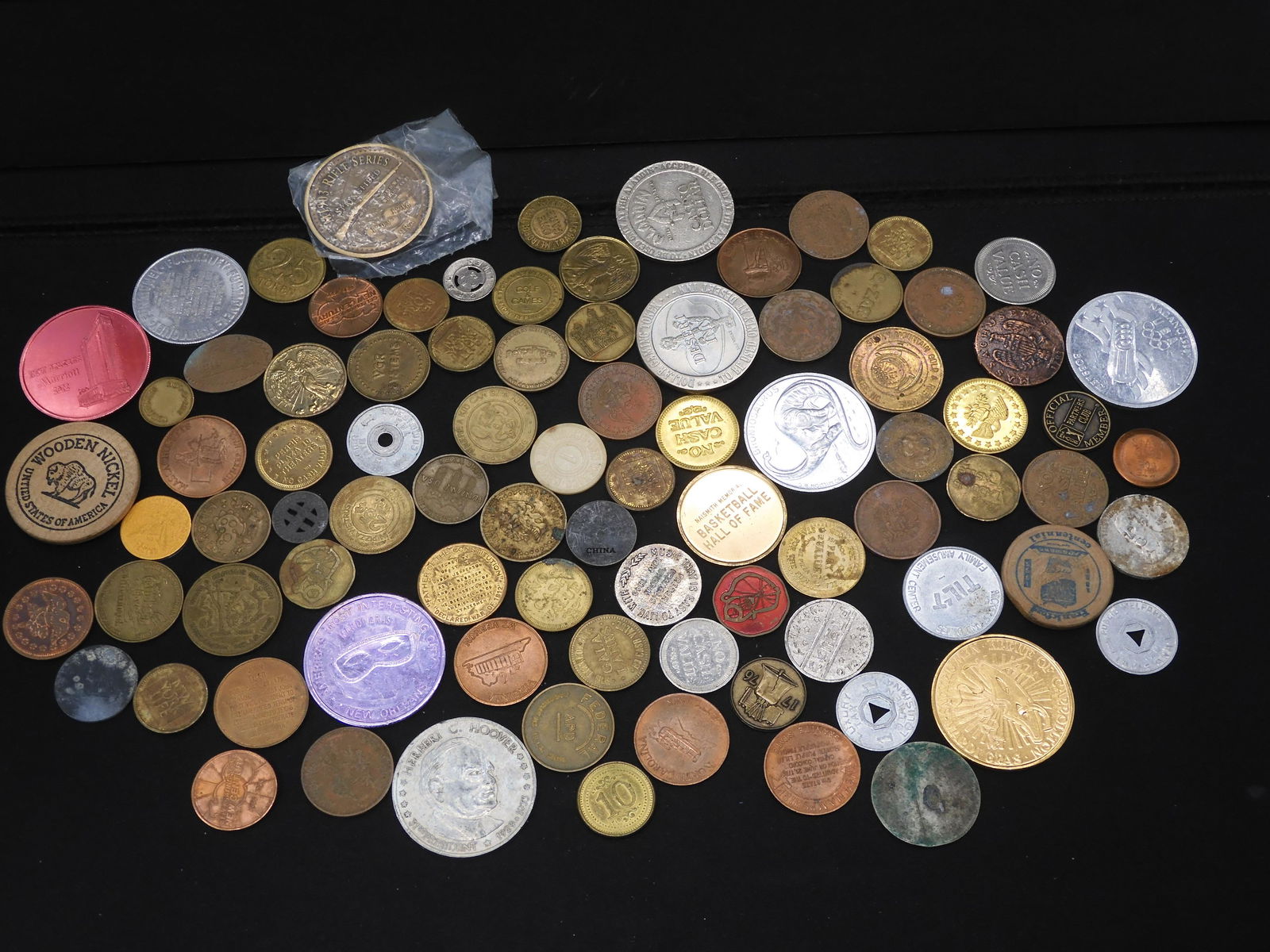 1 Pound Misc. Tokens + Medals. (1 of 6)