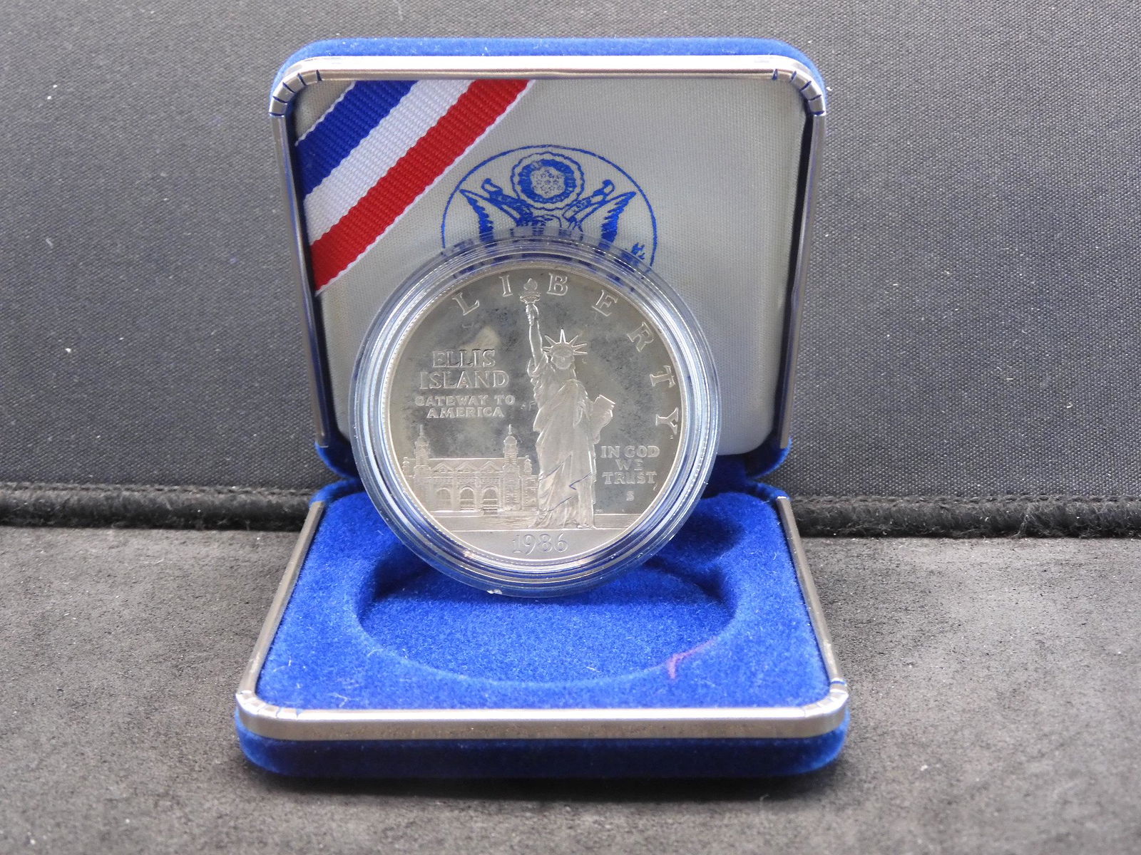 1986-S Statue of Liberty Silver Dollar w/ Case (1 of 3)
