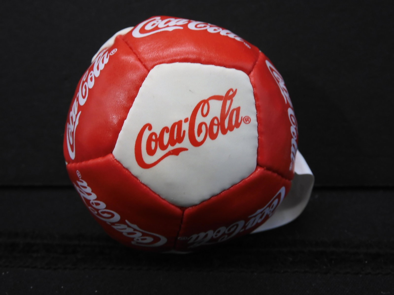 COCA-COLA (HACKEY SACK/1.28 OZ), NEW: COCA-COLA (HACKEY SACK/1.28 OZ), NEW