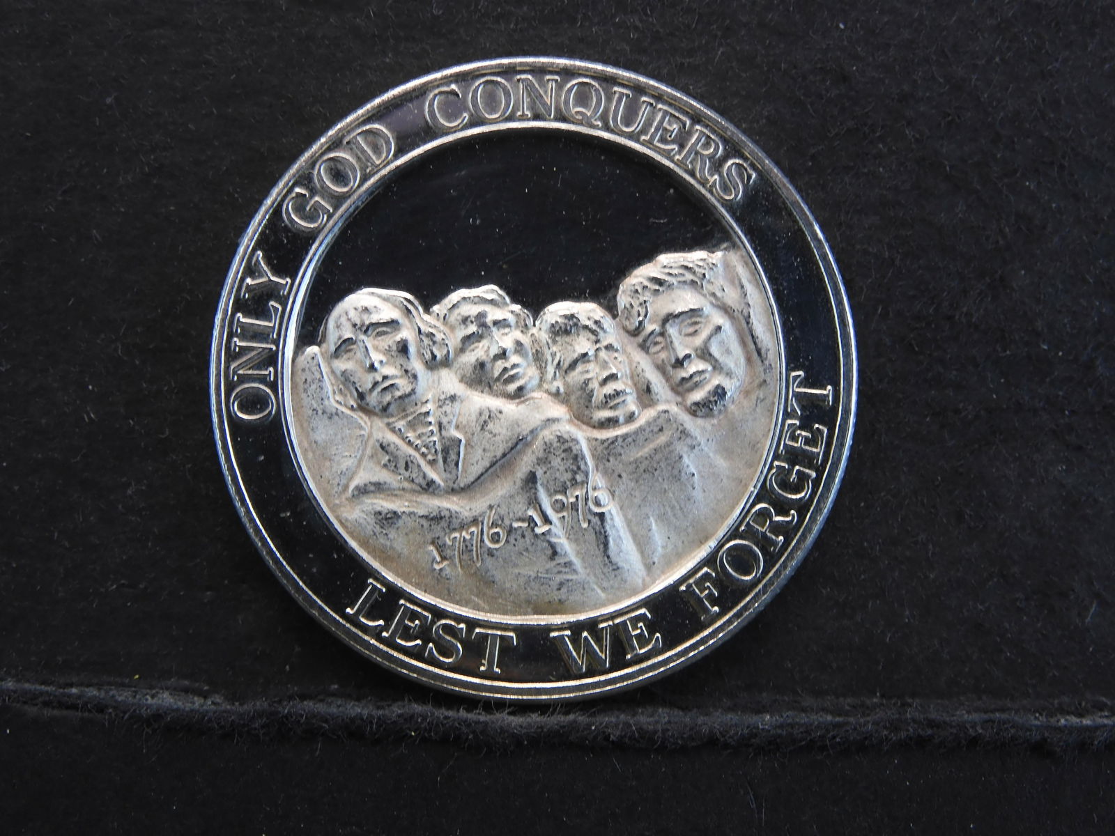 1 ounce silver - Only God Conquers Lest We Forget Coins (1 of 2)