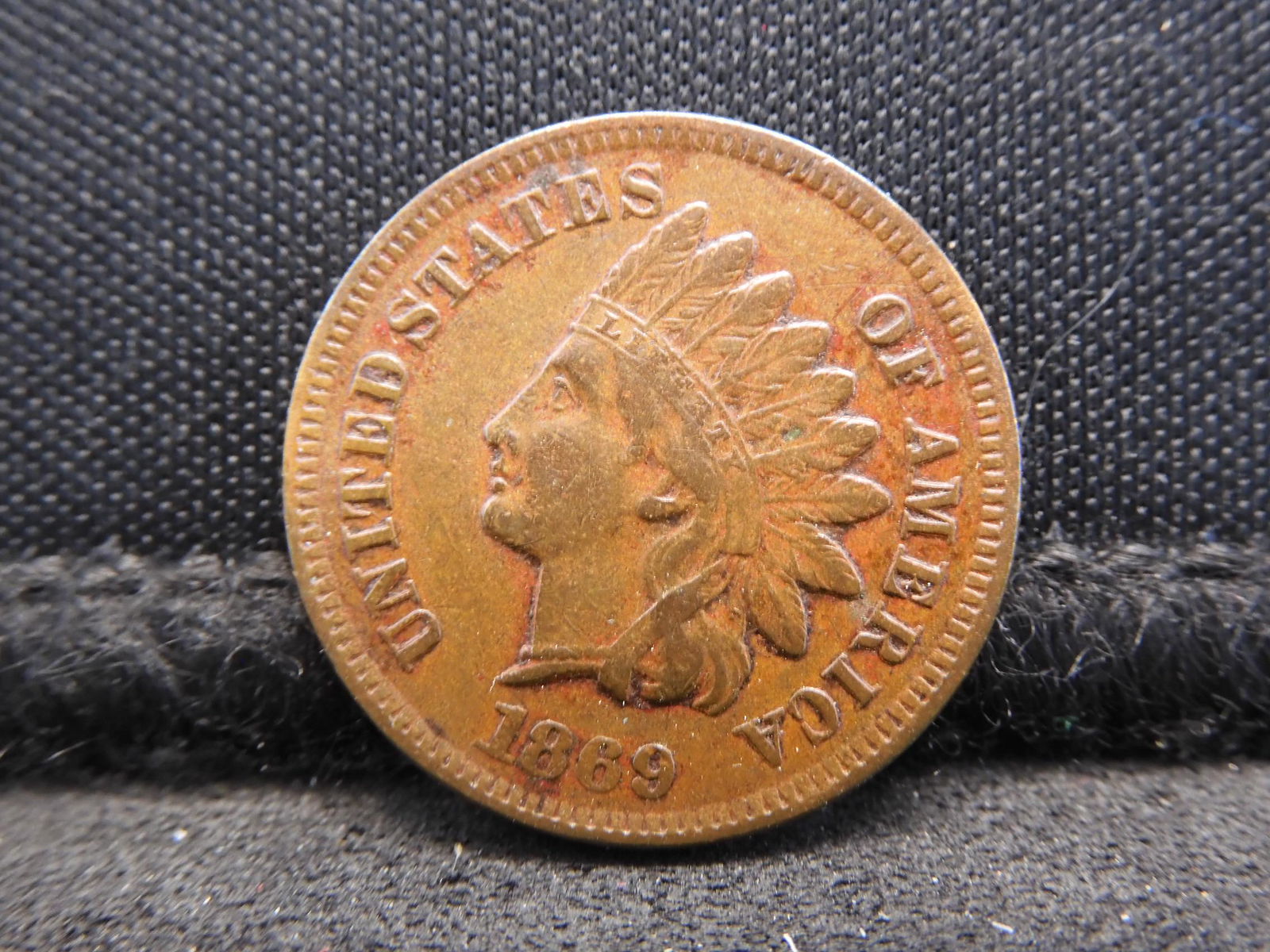 KEY 1869 Indian Head Cent Nice Color XF! (1 of 2)
