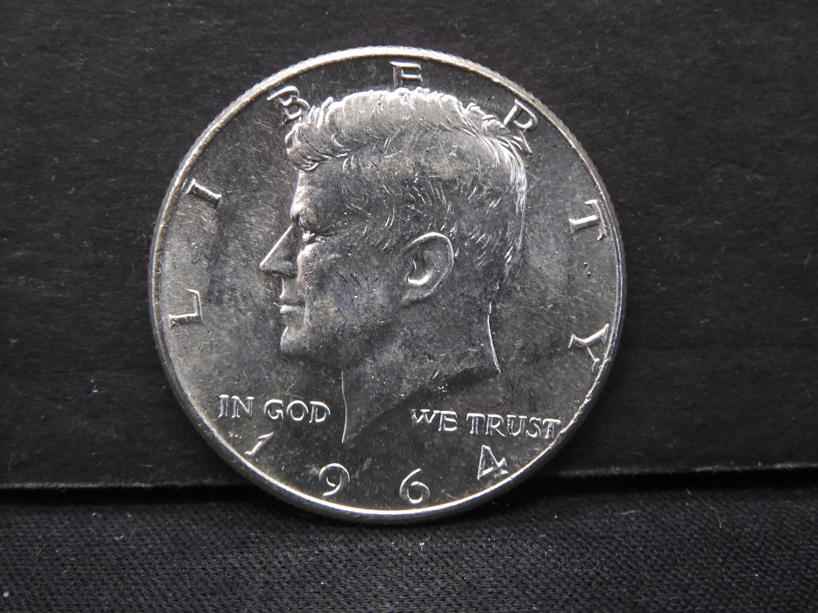 1964 SILVER (90%/BU) KENNEDY HALF (1 of 2)
