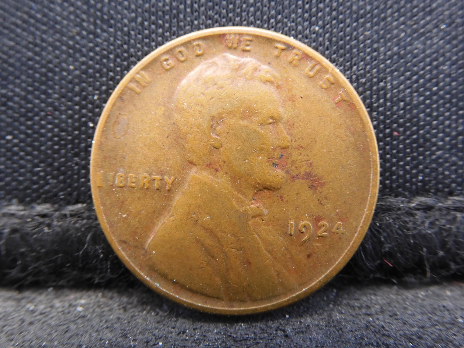 1924-D Lincoln Cent. Nice VG. Very scarce semi-key. (1 of 3)