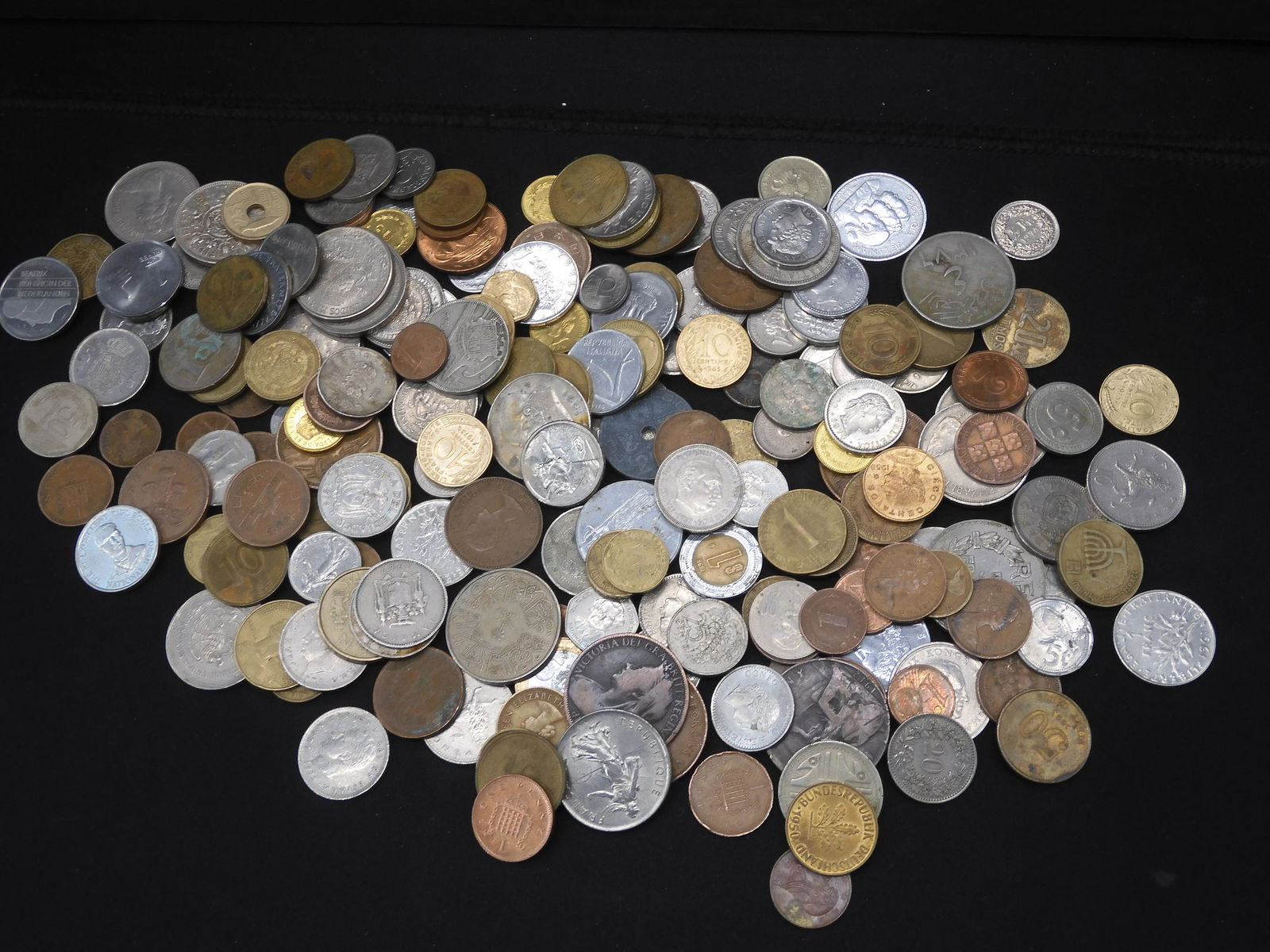 2+ LB Pounds World Foreign Coins (1 of 7)