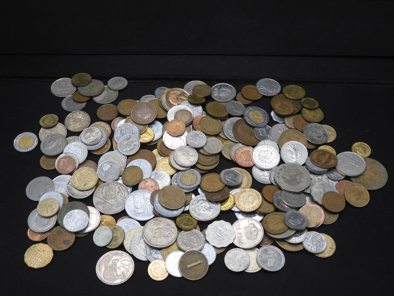 2+ lb Pounds World/Foreign Coins (1 of 8)