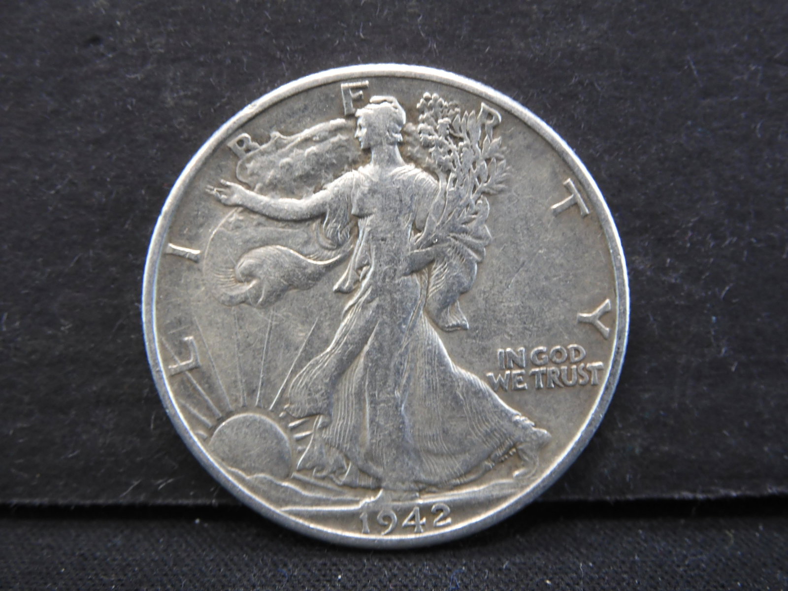1942-D SILVER (90%/WWII ERA/11 MILL) WALKING LIBERTY: 1942-D SILVER (90%/WWII ERA/11 MILL) WALKING LIBERTY HALF
