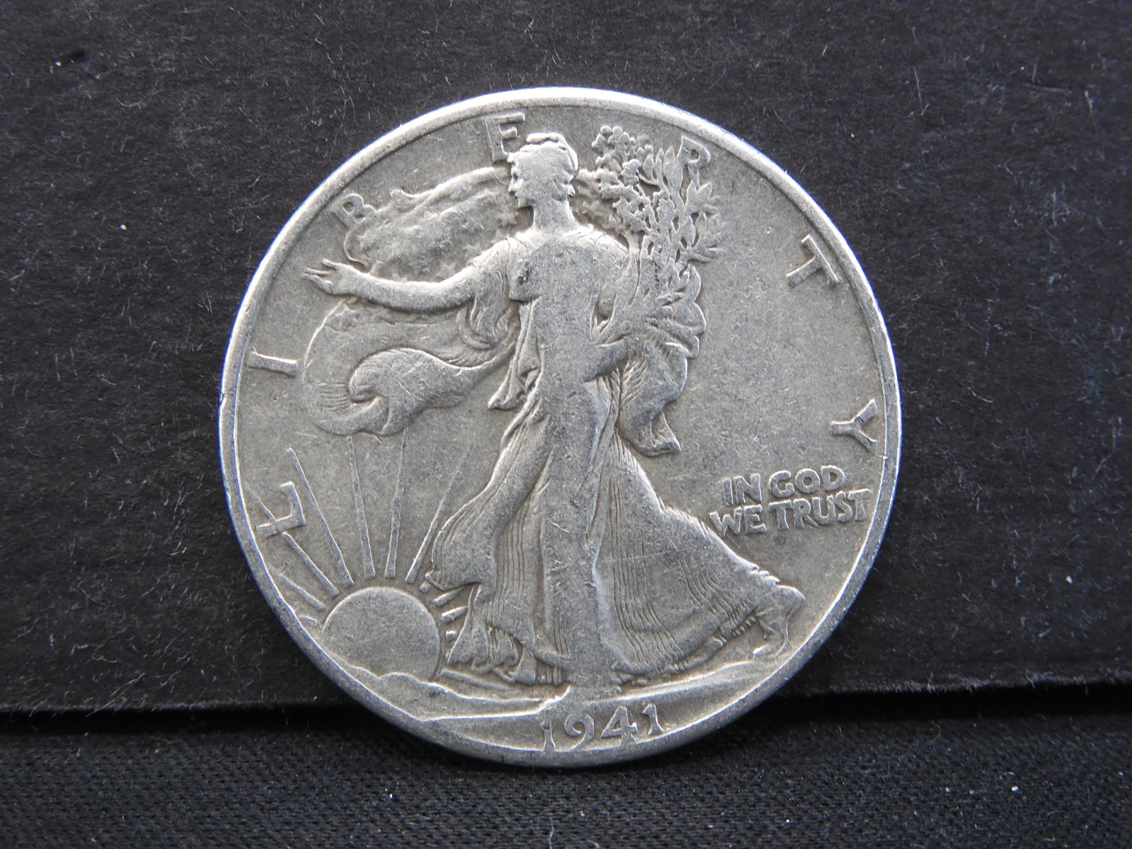 1941 SILVER (90%/WWII ERA/24 MILL) WALKING LIBERTY HALF: 1941 SILVER (90%/WWII ERA/24 MILL) WALKING LIBERTY HALF