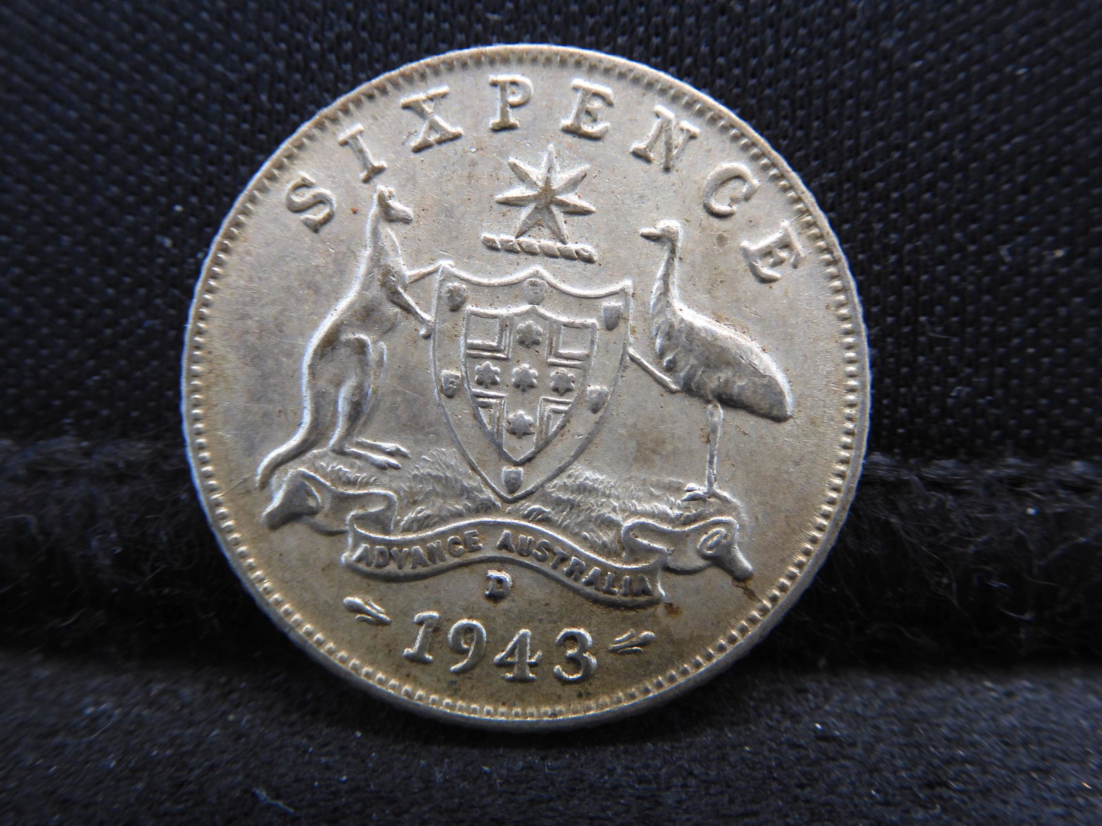 1943-D Australia 6 Pence Sterling (92.5%) Silver Coin. (1 of 2)