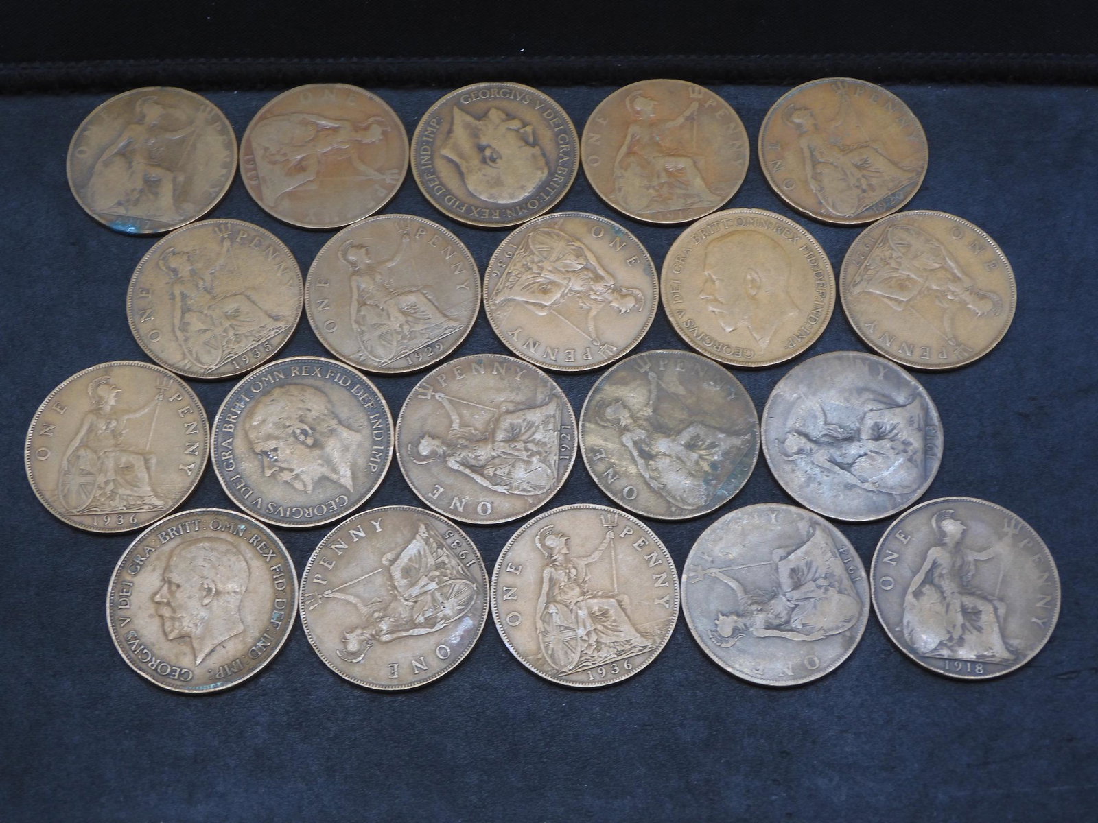 20 Great Britain Large Copper 1 Pennies. George V: 20 Great Britain Large Copper 1 Pennies. George V Portrait.