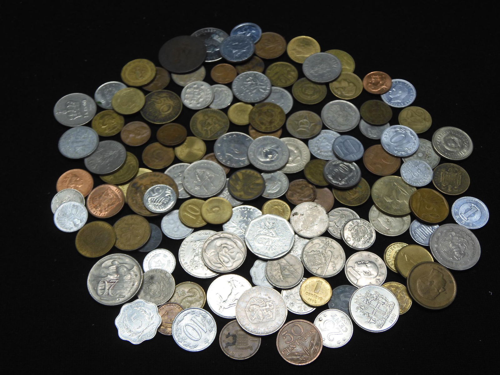 (1) pound foreign coins.  Great Mix (1 of 5)
