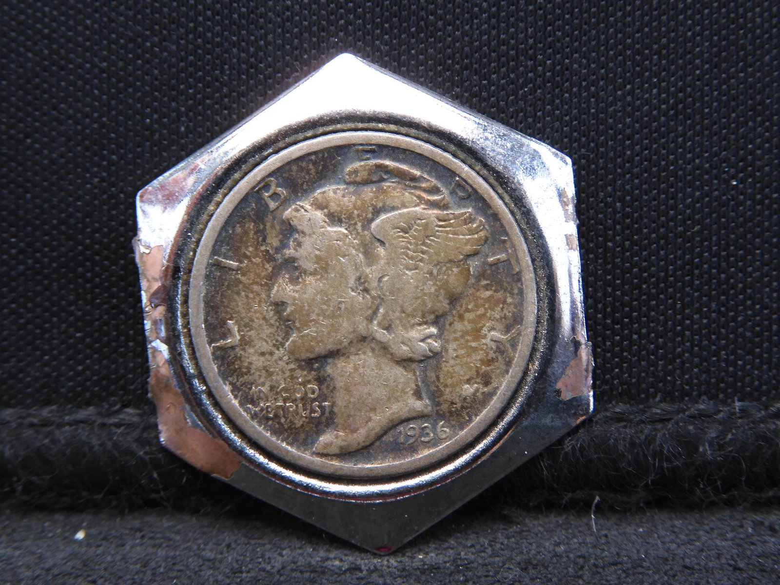 1936 Mercury Silver Dime w/ Metal Decorative Holder: 1936 Mercury Silver Dime w/ Metal Decorative Holder