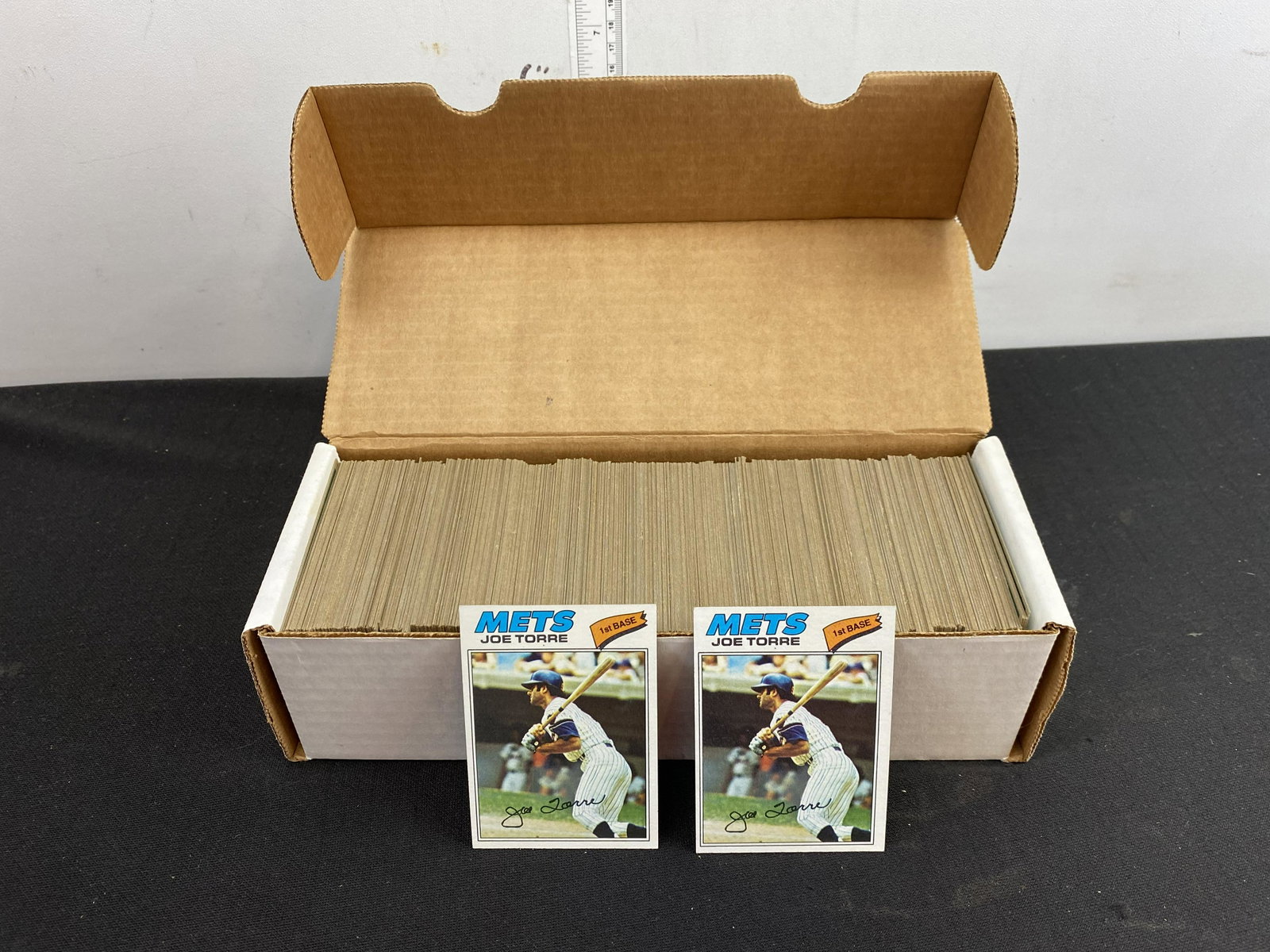 1977 Topps Baseball Assorted Cards - Varying Conditions: 1977 Topps Baseball Assorted Cards - Varying Conditions