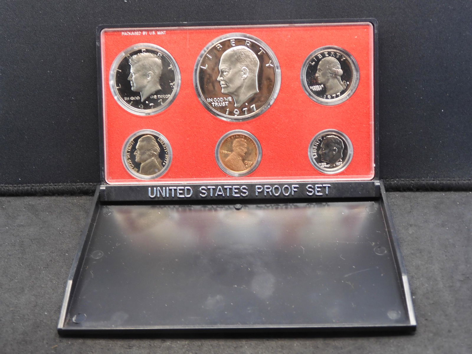 1977-S U.S. Proof Set in Hard Plastic Display Case (1 of 4)