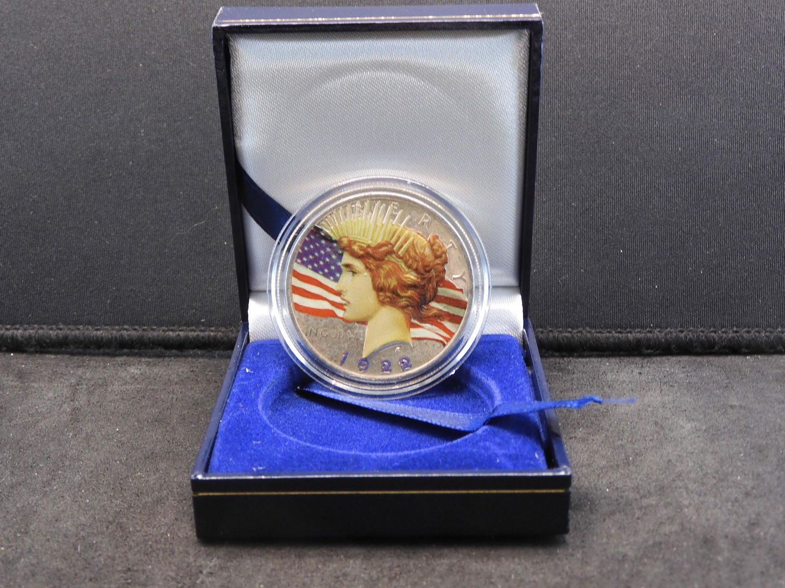 1922 Colorized Peace Silver Dollar w/ Case (1 of 3)