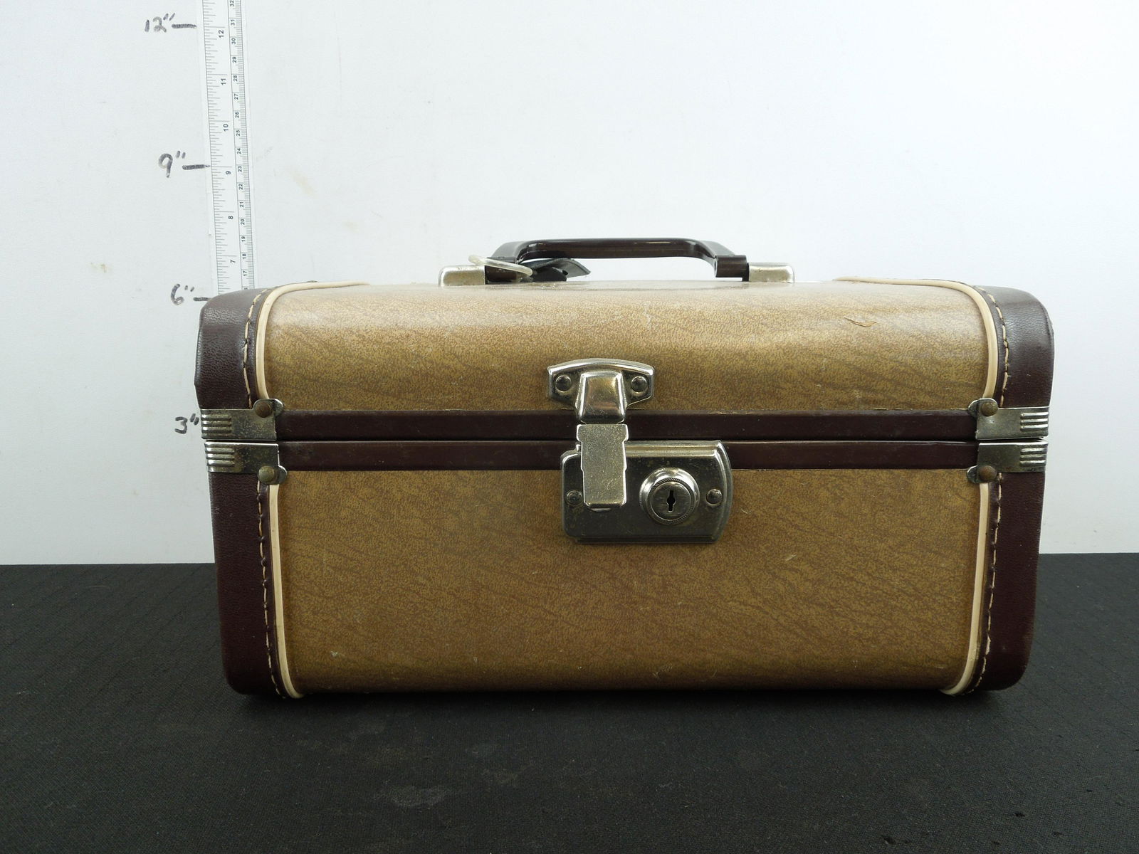 Small Vintage Cosmetic Case (1 of 5)