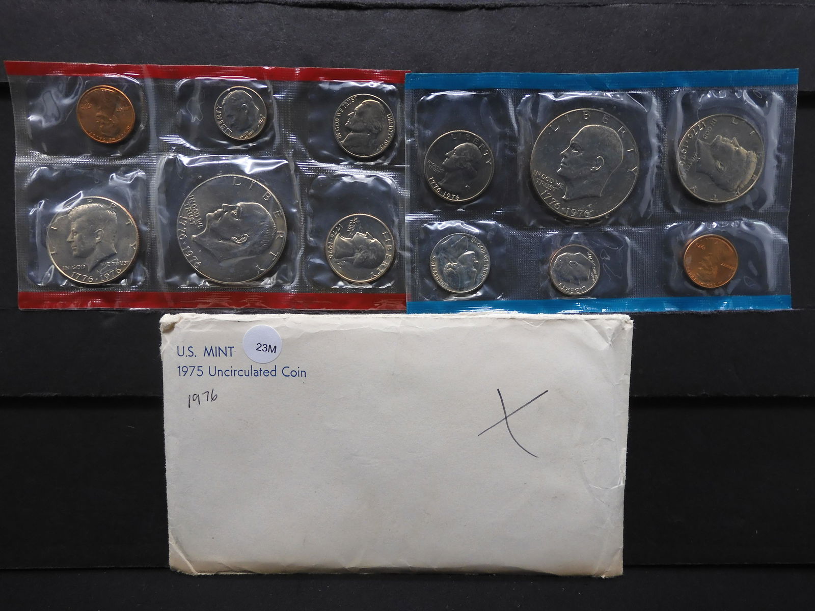 1976 P & D Unc. US Mint Set w/Ike Dollar (1 of 5)