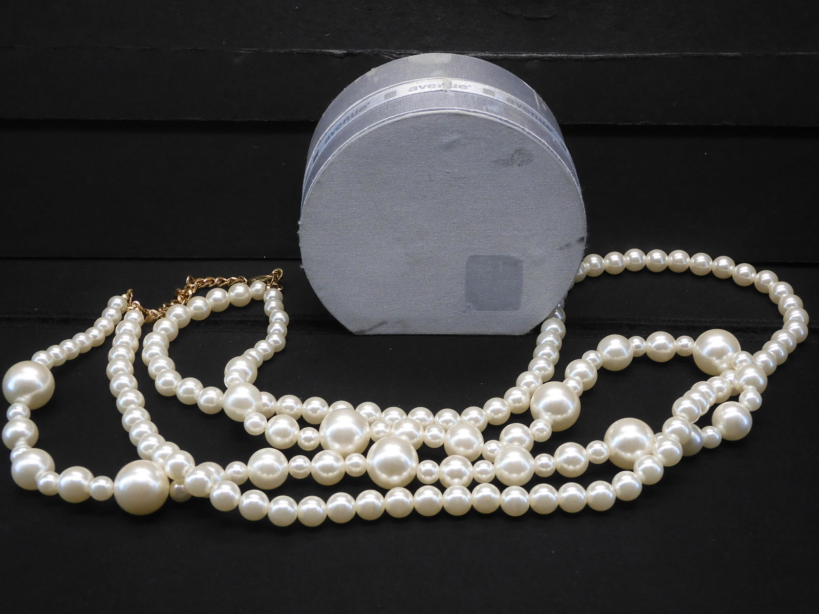 Simulated pearl necklace (1 of 7)