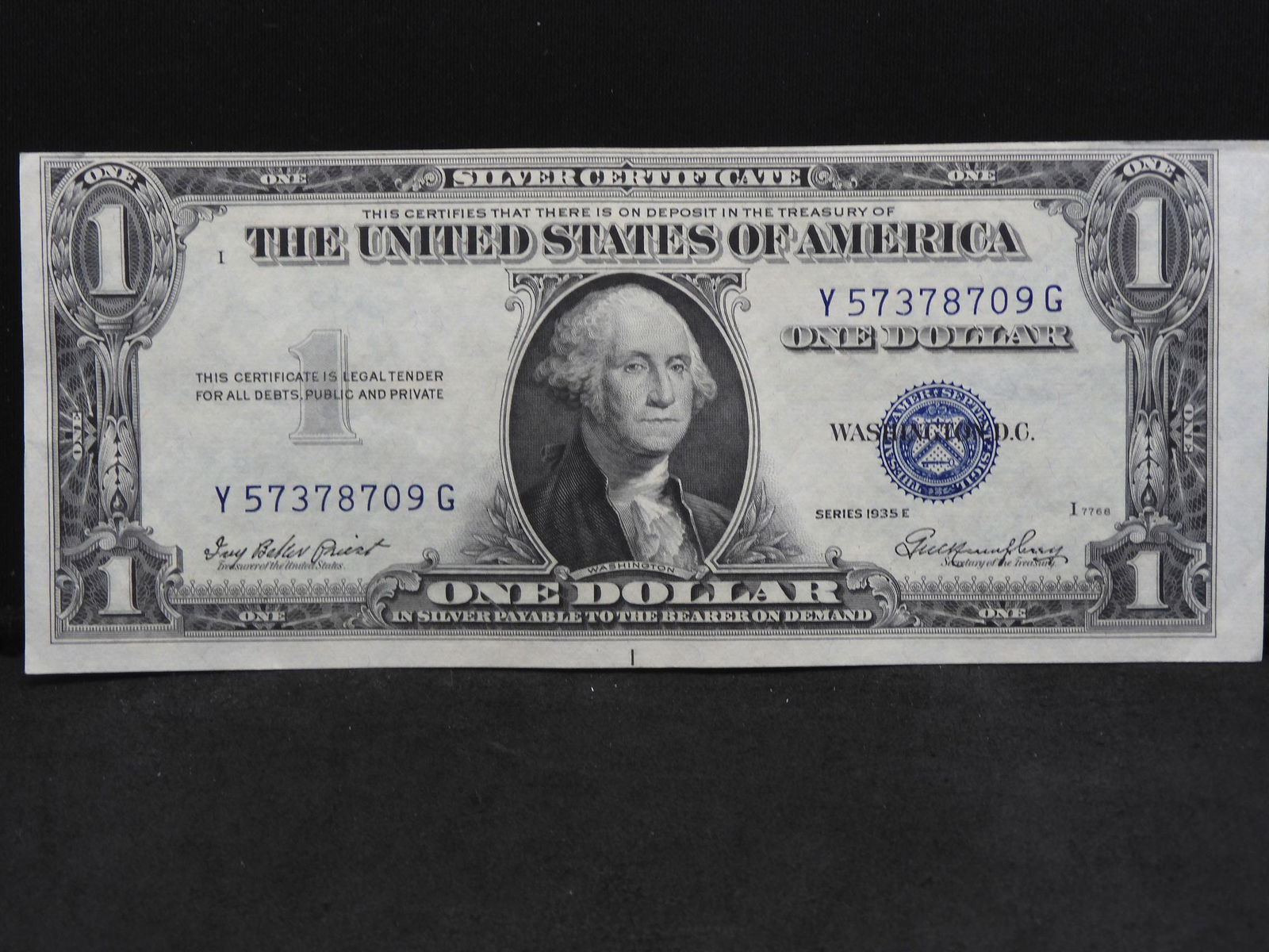 1935-E $1 Crisp Uncirculated Blue Seal Silver (1 of 3)
