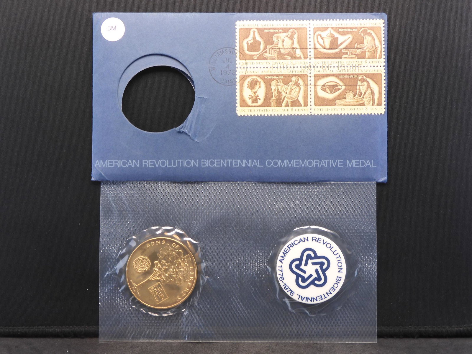1776-1976 American Revolution Bicentennial Medal Issued: 1776-1976 American Revolution Bicentennial Medal Issued By The US Mint. OBV: George Washington. REV: Liberty Tree.