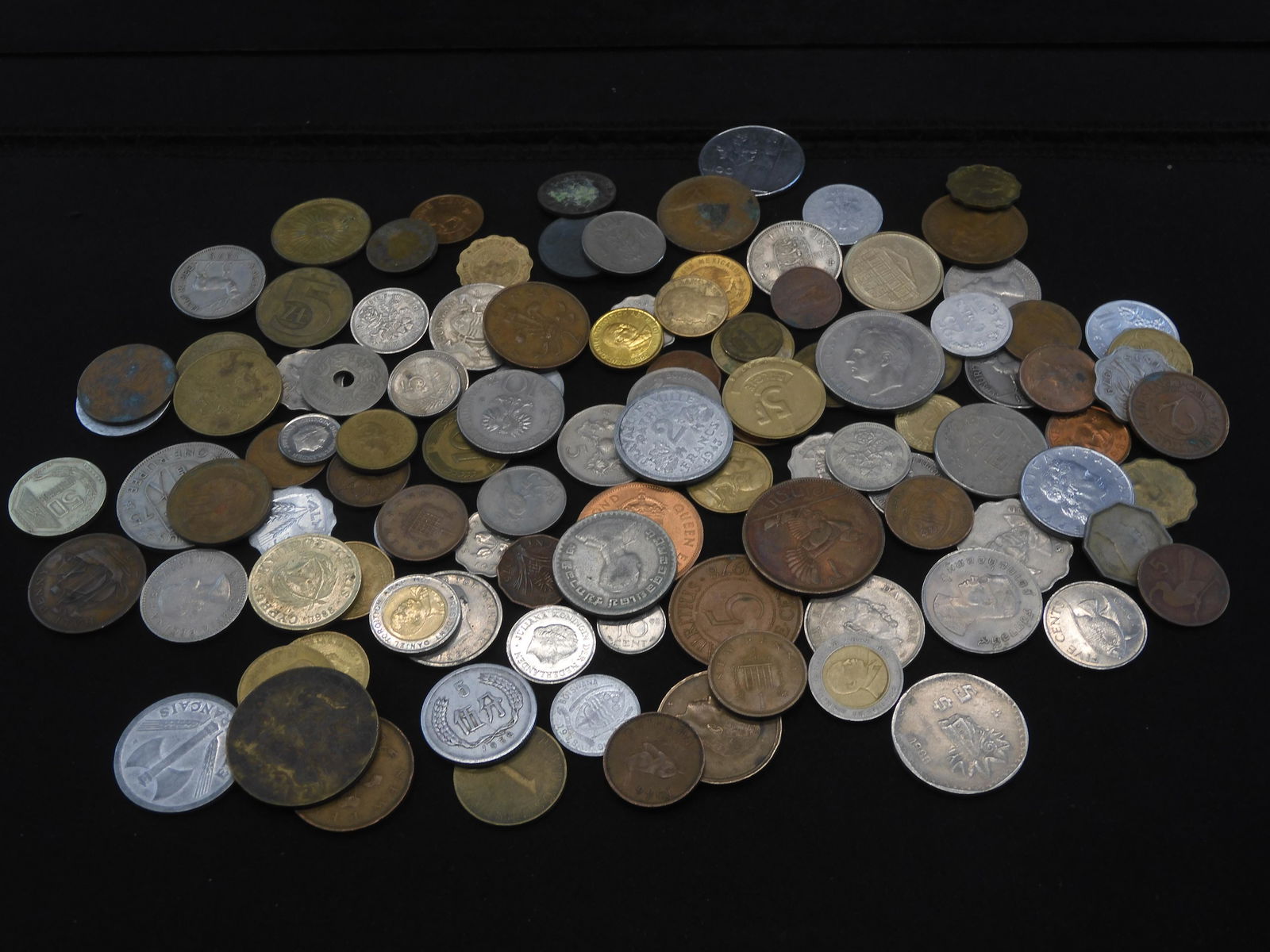 1+ POUND OF FOREIGN COINS (SOME UNC) (1 of 6)