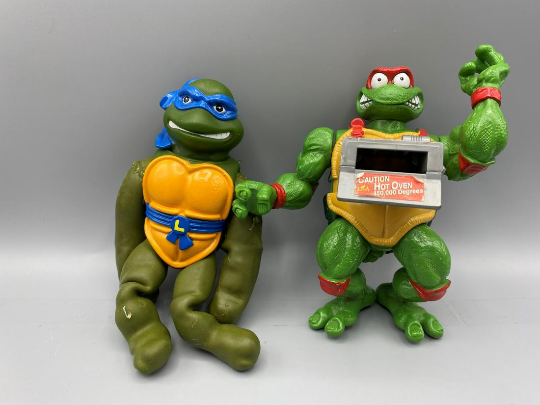 1994 TMNT Pizza Tossin' Raphael & 1996 TMNT Stretch: 1994 TMNT Pizza Tossin' Raphael & 1996 TMNT Stretch Leonardo cracks in skin)