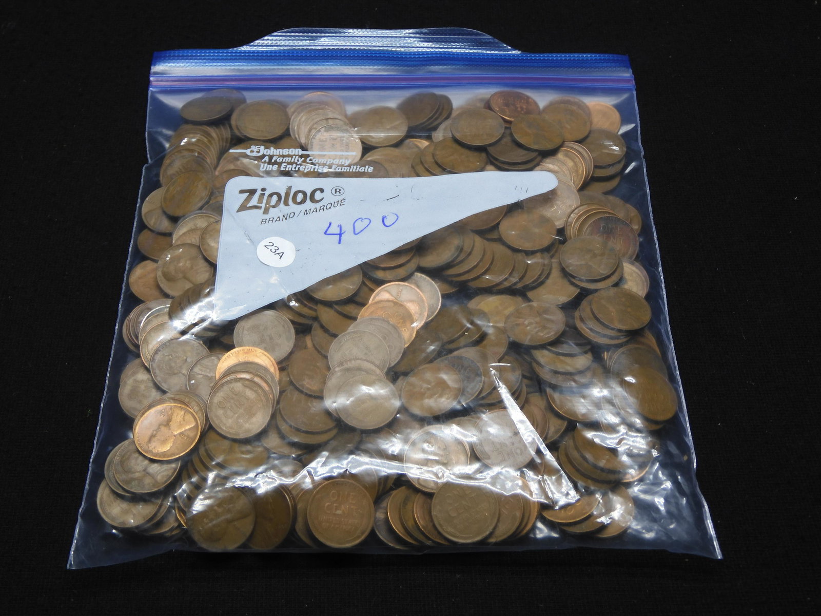 (400) unsearched Lincoln Wheat Cents. Cursory exam: (400) unsearched Lincoln Wheat Cents. Cursory exam shows cents from the teens, 20s, 30s, 40s, and 50s. Counted by weight.