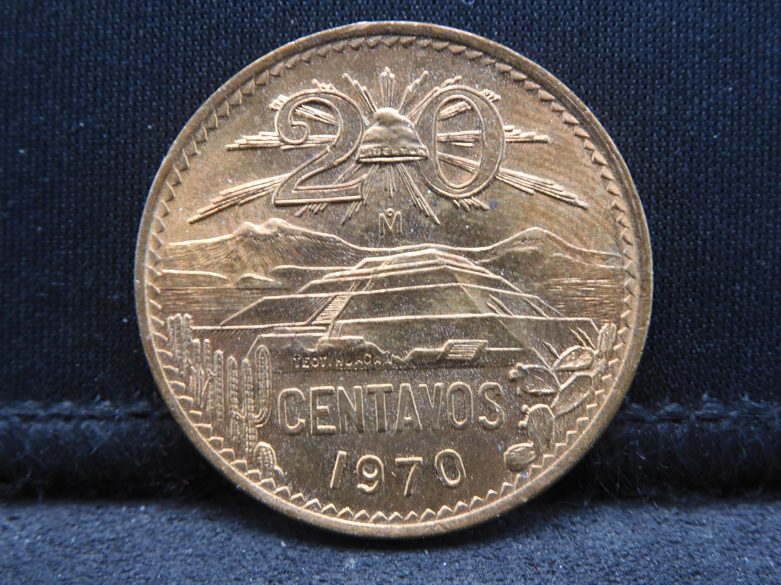 Gorgeous Red Uncirculated 1970-Mo Mexico 20 Centavos (1 of 2)