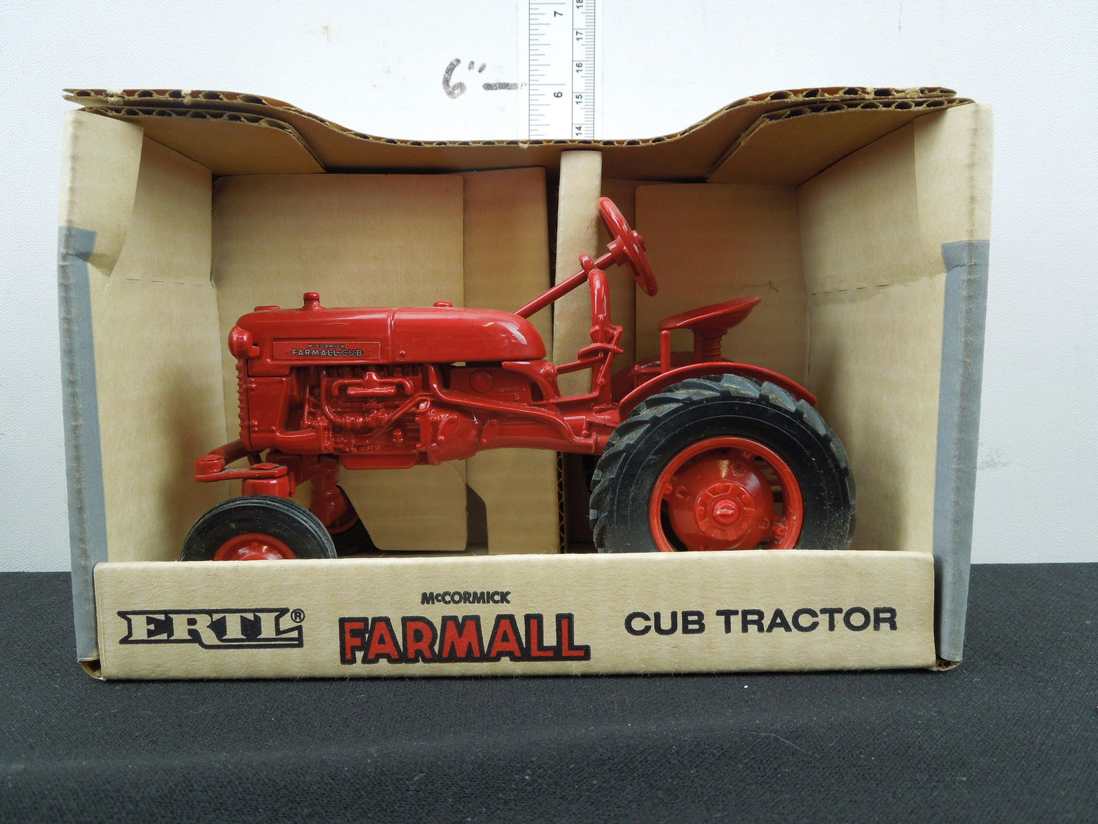 ERTL McCormick Farmall Cub Tractor 1/16 Scale Die Cast: ERTL McCormick Farmall Cub Tractor 1/16 Scale Die Cast Metal Tractor w/Original Box