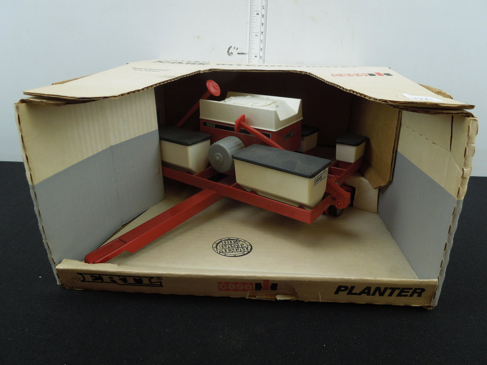 ERTL Case IH Planter 1/16 Scale Die Cast Metal (1 of 2)