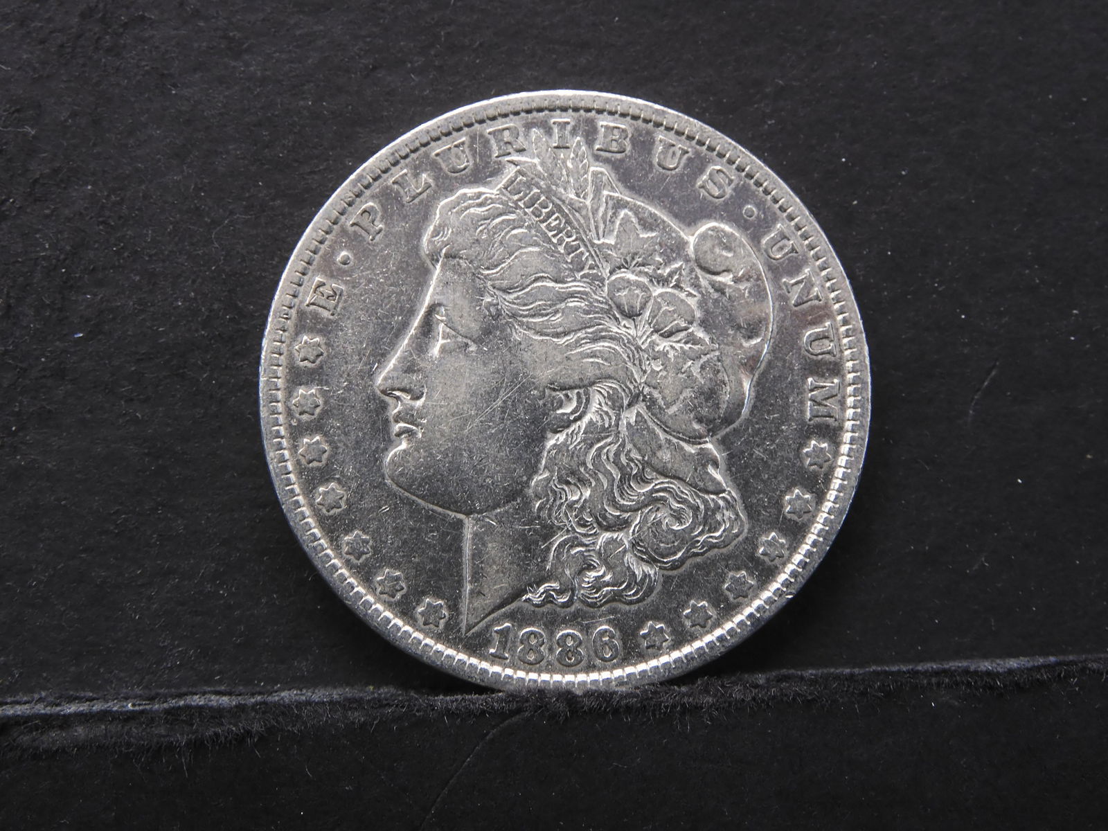 1886 MORGAN SILVER DOLLAR 90% SILVER $1 (1 of 2)