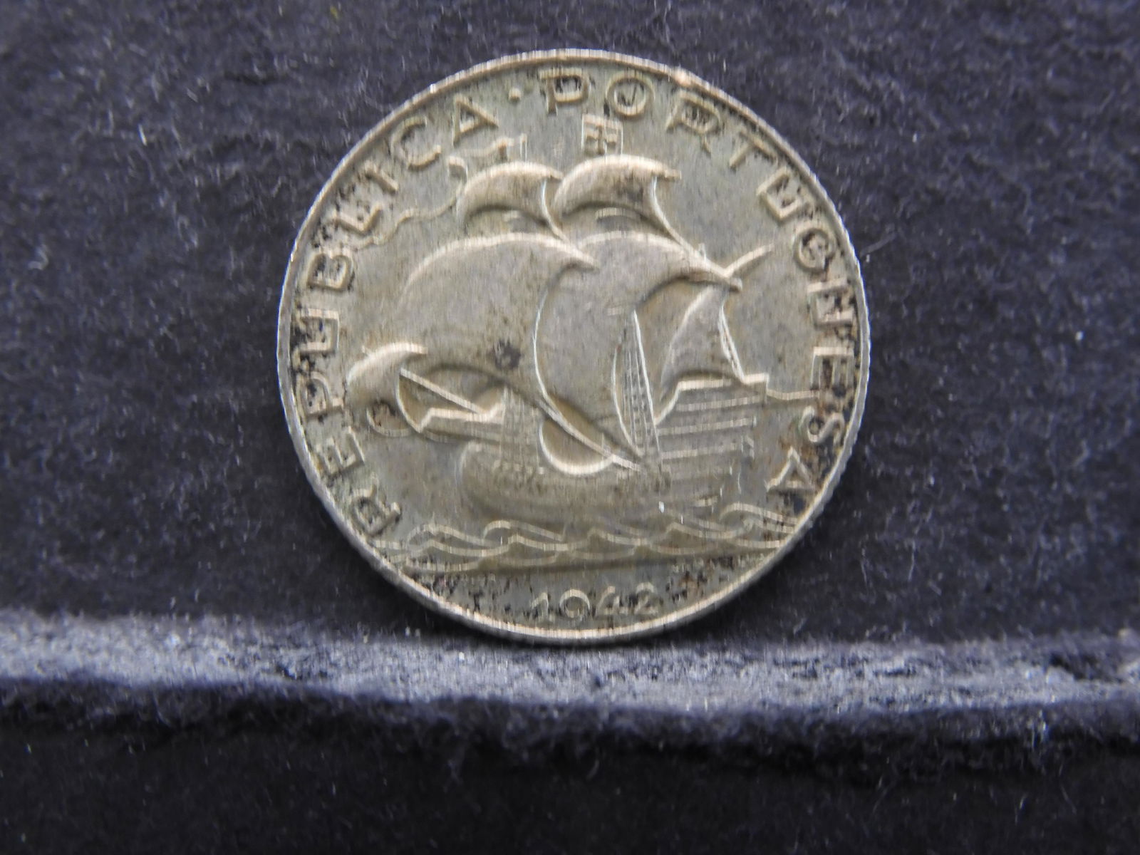 1942 Portugal 2 1/2 Escudos Silver Foreign Coin (1 of 2)