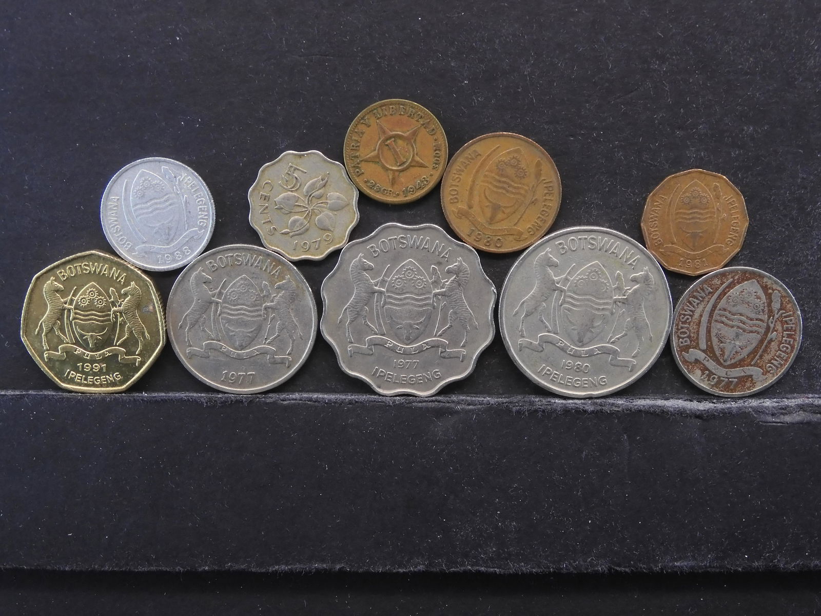 (10) FOREIGN COINS (SOME UNC) (1 of 4)