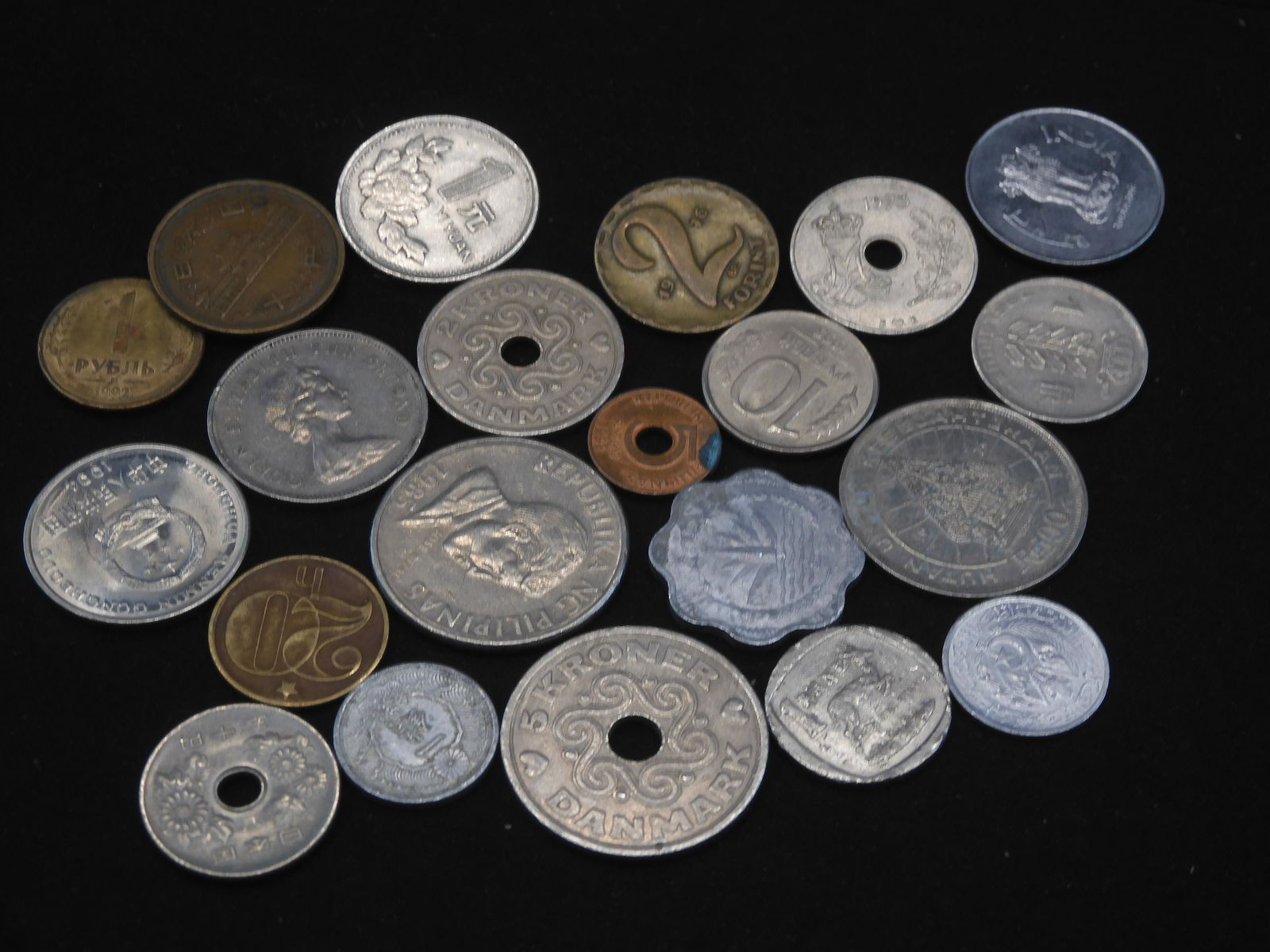 (20) COOL WORLD COINS (SOME UNC) (1 of 4)