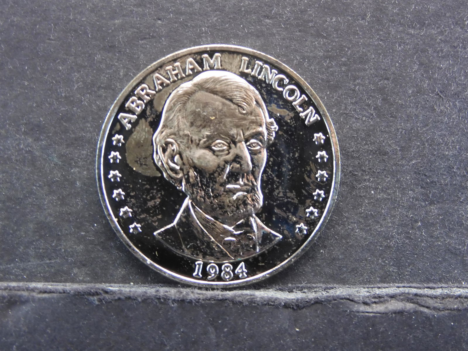 1984 Abraham Lincoln Medal (1 of 2)