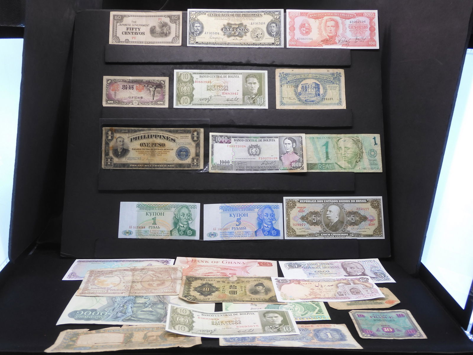 (25) different foreign notes, circulated and (1 of 8)