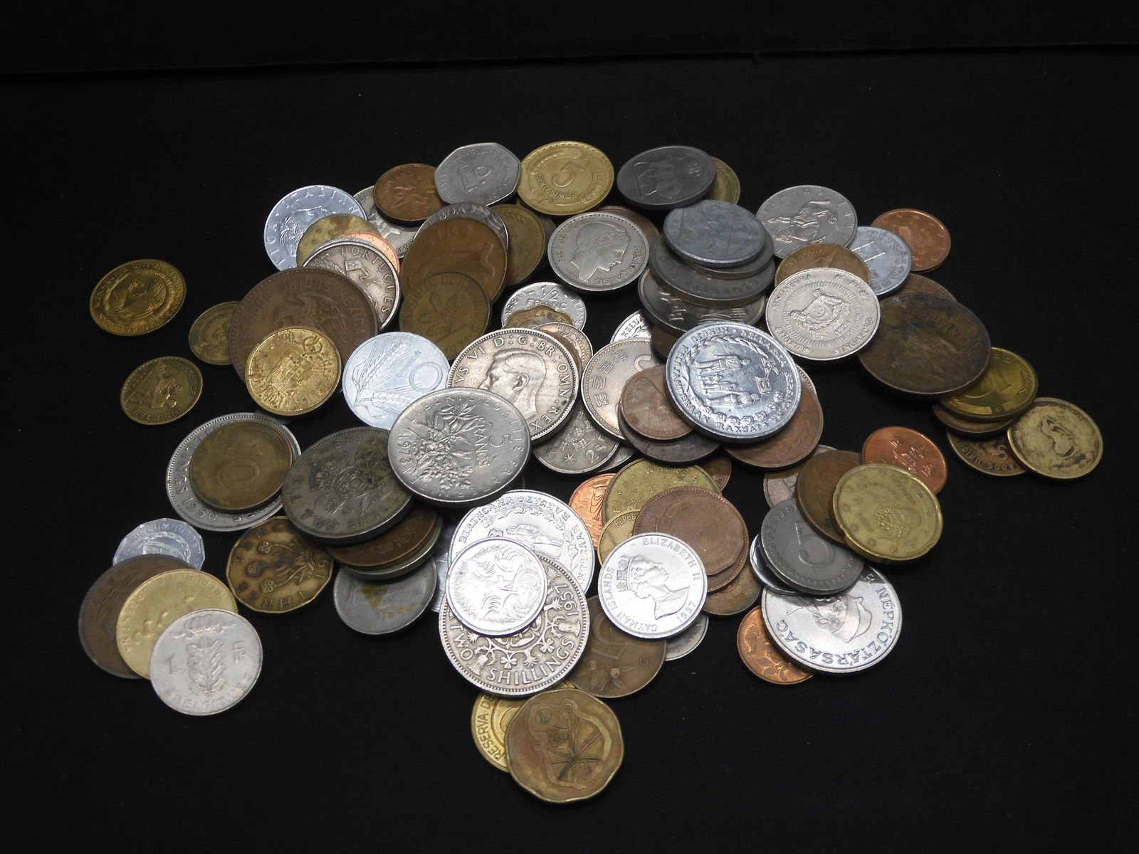 (1) pound foreign coins.  Great Mix (1 of 5)