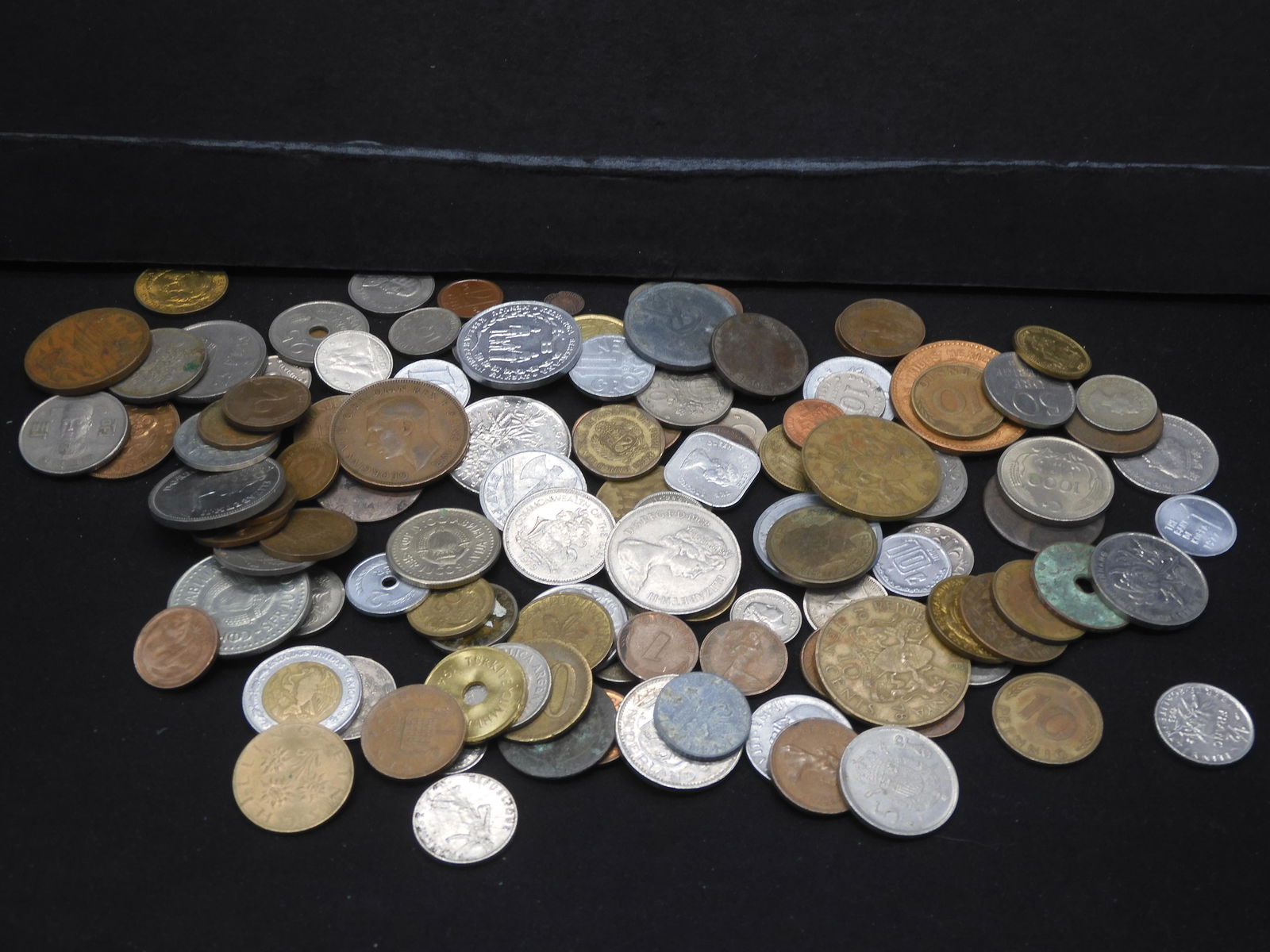 (1) pound foreign coins.  Great Mix (1 of 5)