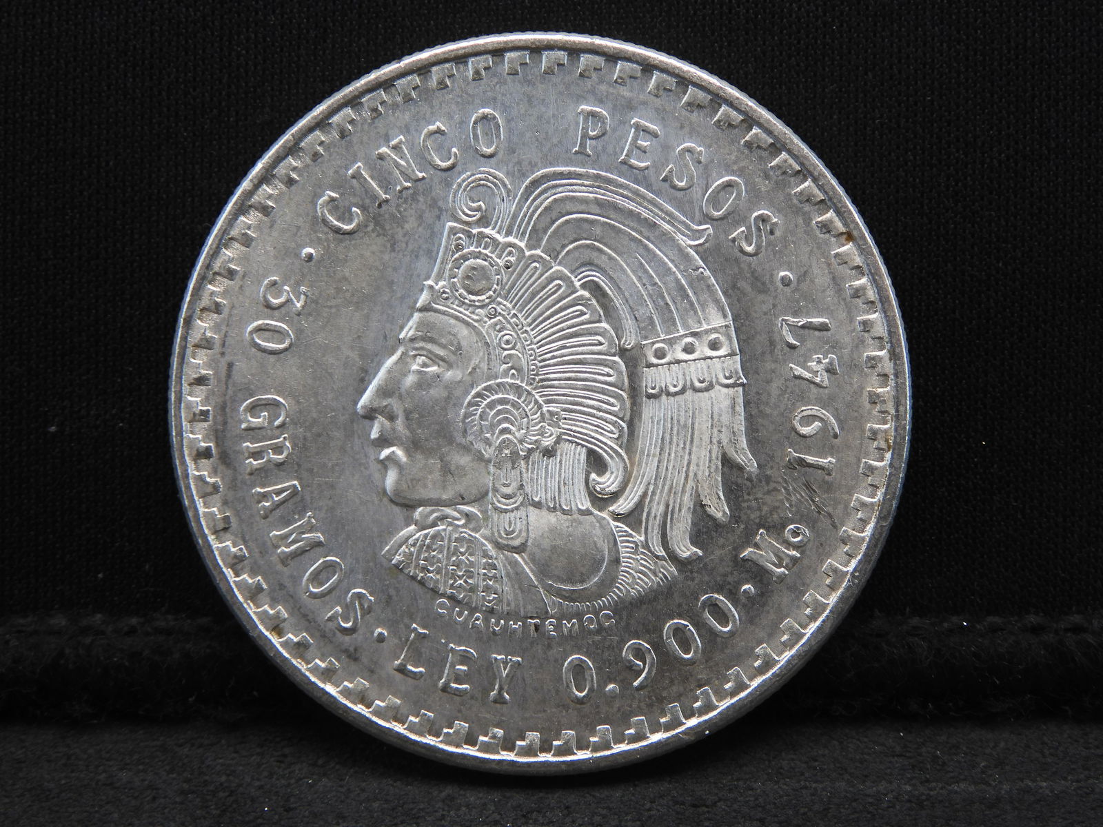 1947-Mo Mexico Five Peso 90% silver crown sized coin. (1 of 2)
