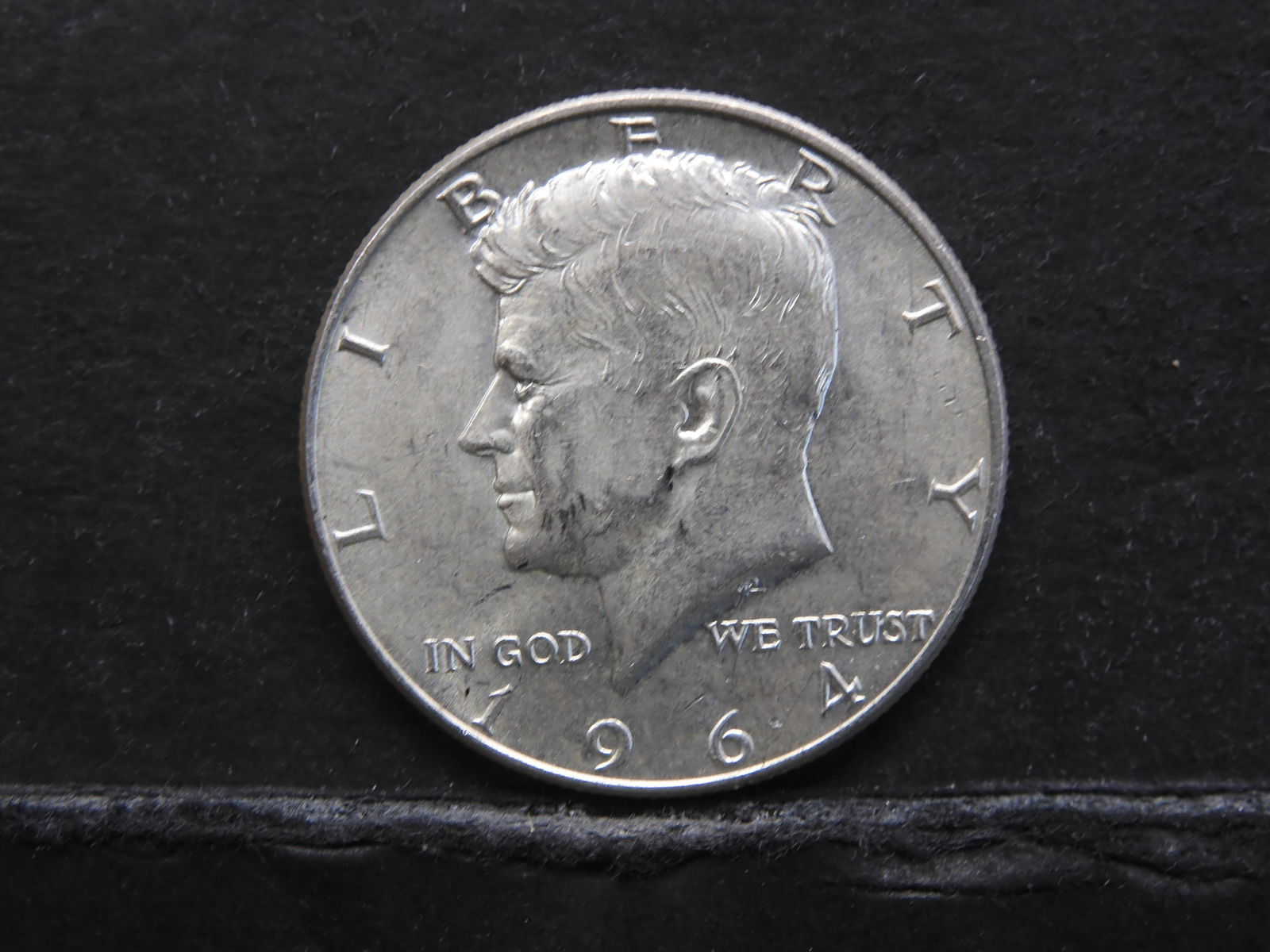 1964 (BU) 90% SILVER KENNEDY HALF (1 of 2)