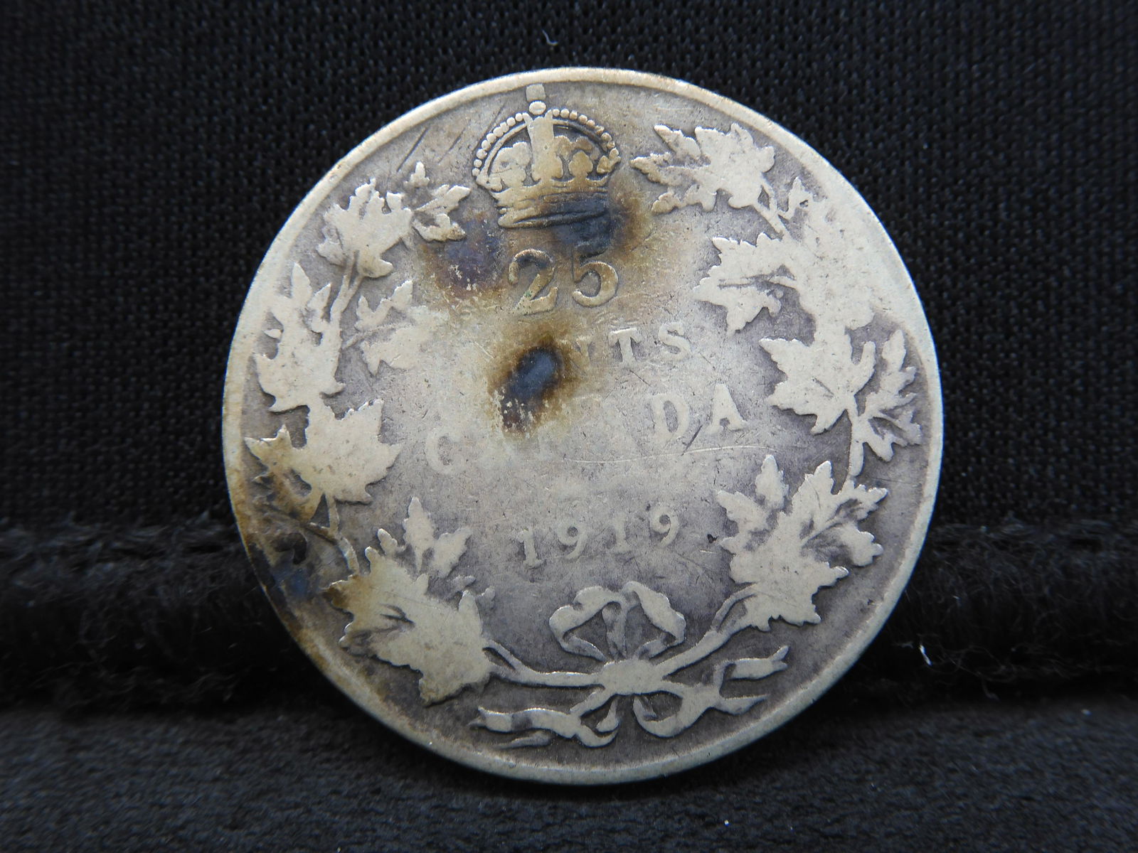 1919 Canada 25 Cents 92.5% Sterling Silver Coin. (1 of 2)