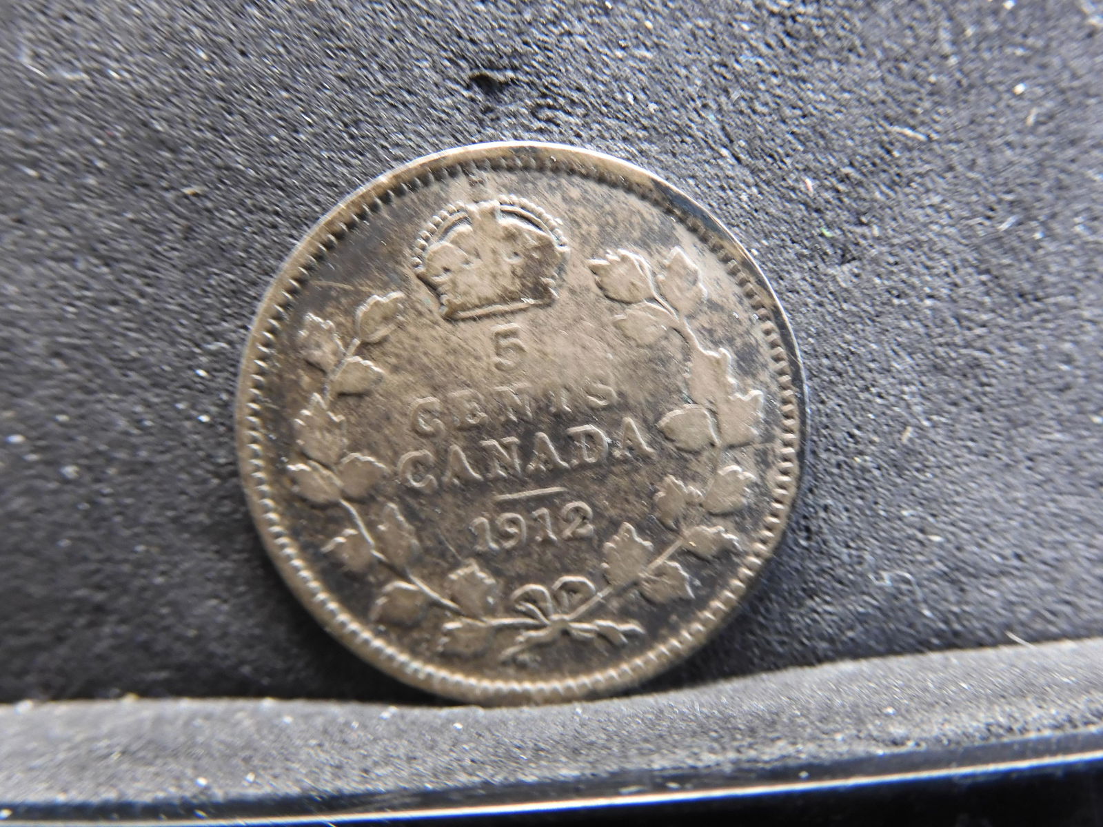 1912 Canada Sterling (92.5%) Silver 5 Cents Coin. (1 of 2)