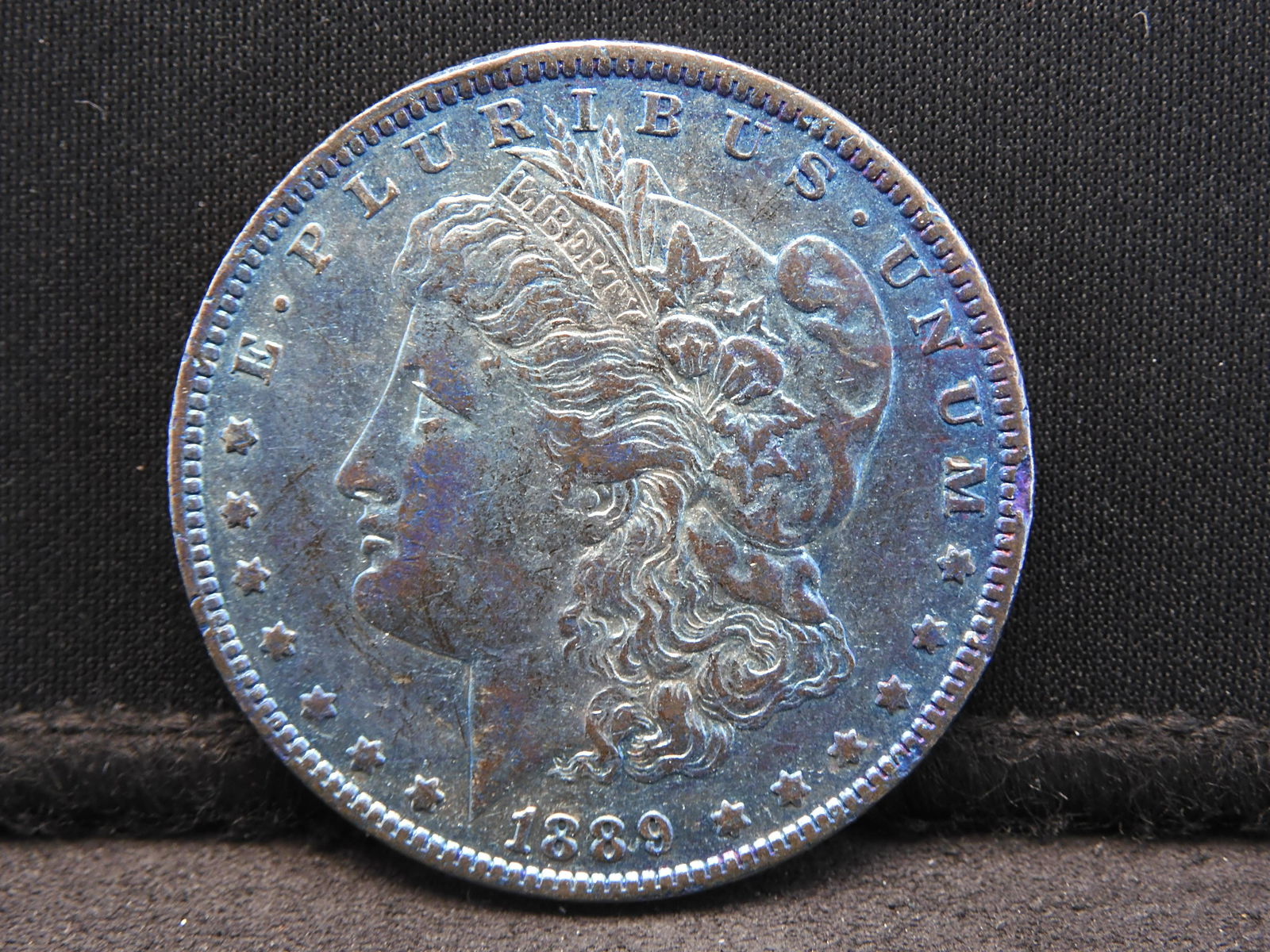 1889-O RAINBOW TONED MORGAN SILVER DOLLAR 90% SILVER - (1 of 2)